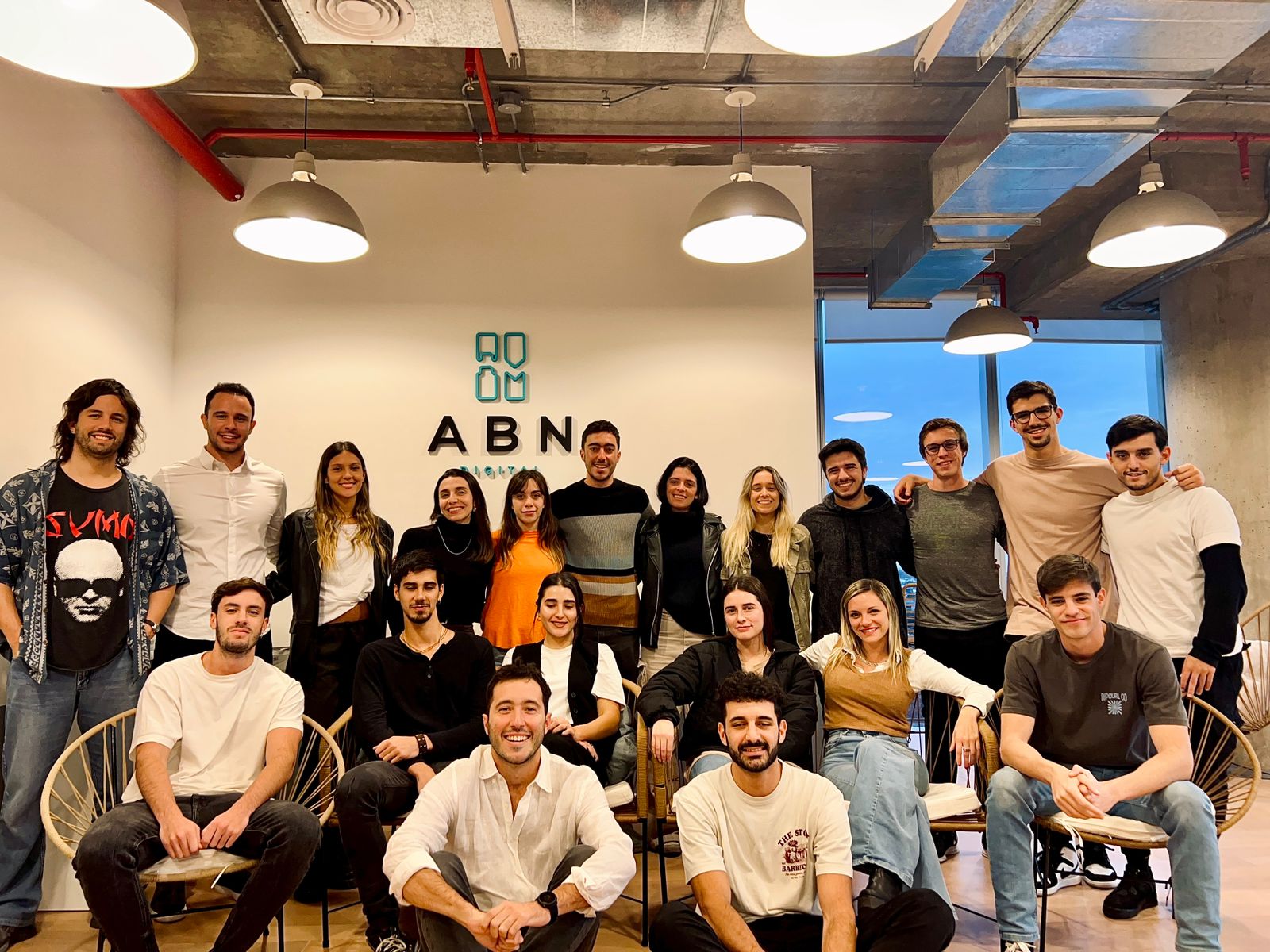 El equipo de ABN Digital, una start-up enfocada en marketing digital.