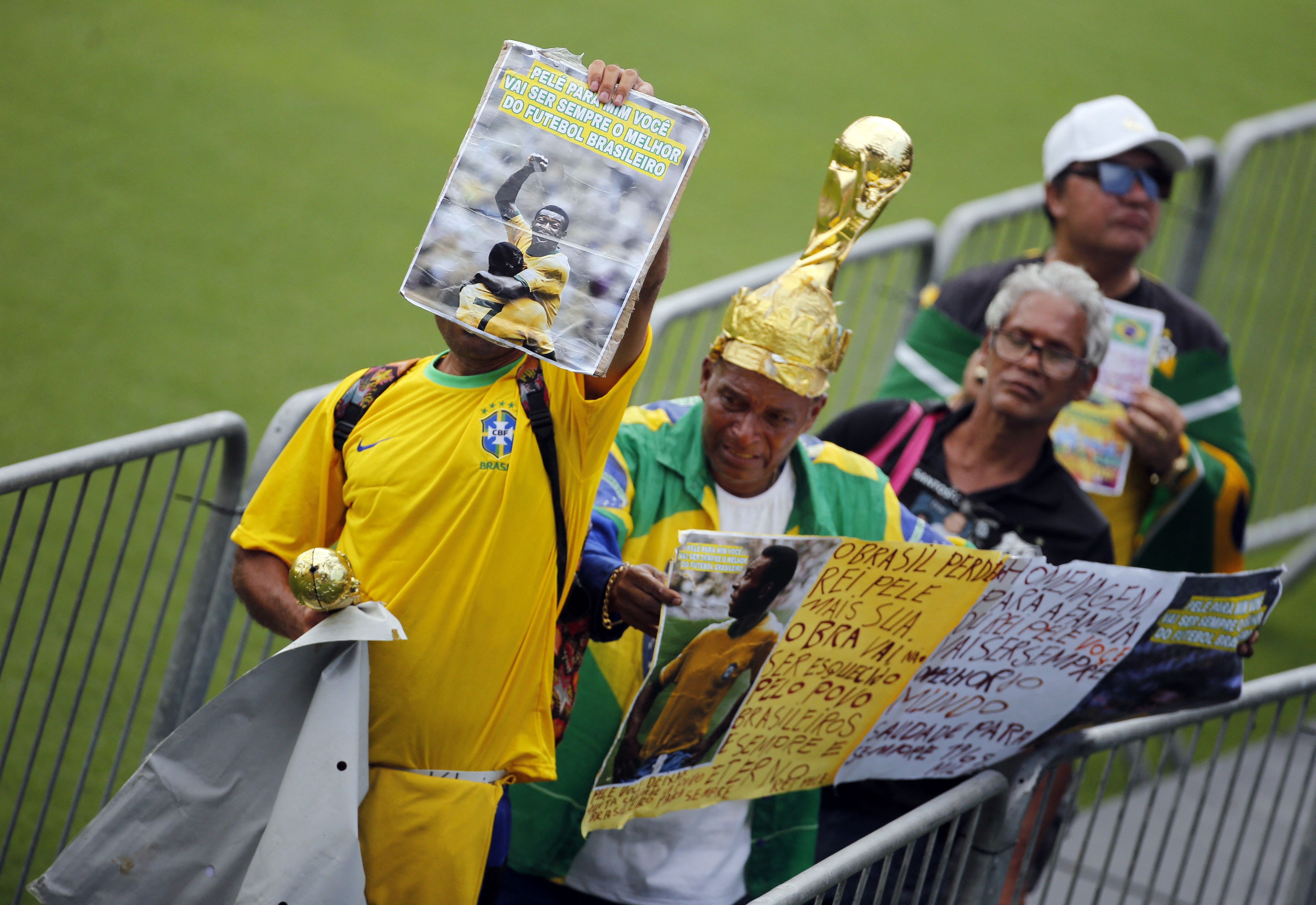 Los fanáticos despiden a Pelé (REUTERS/Diego Vara)