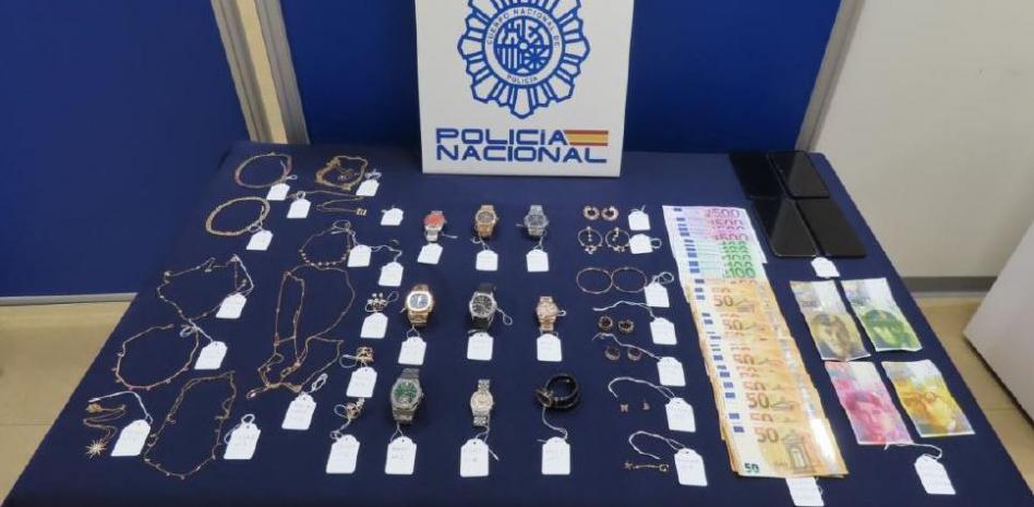 Joyas y relojes robados por la banda desmantelada (Policía Nacional de España)