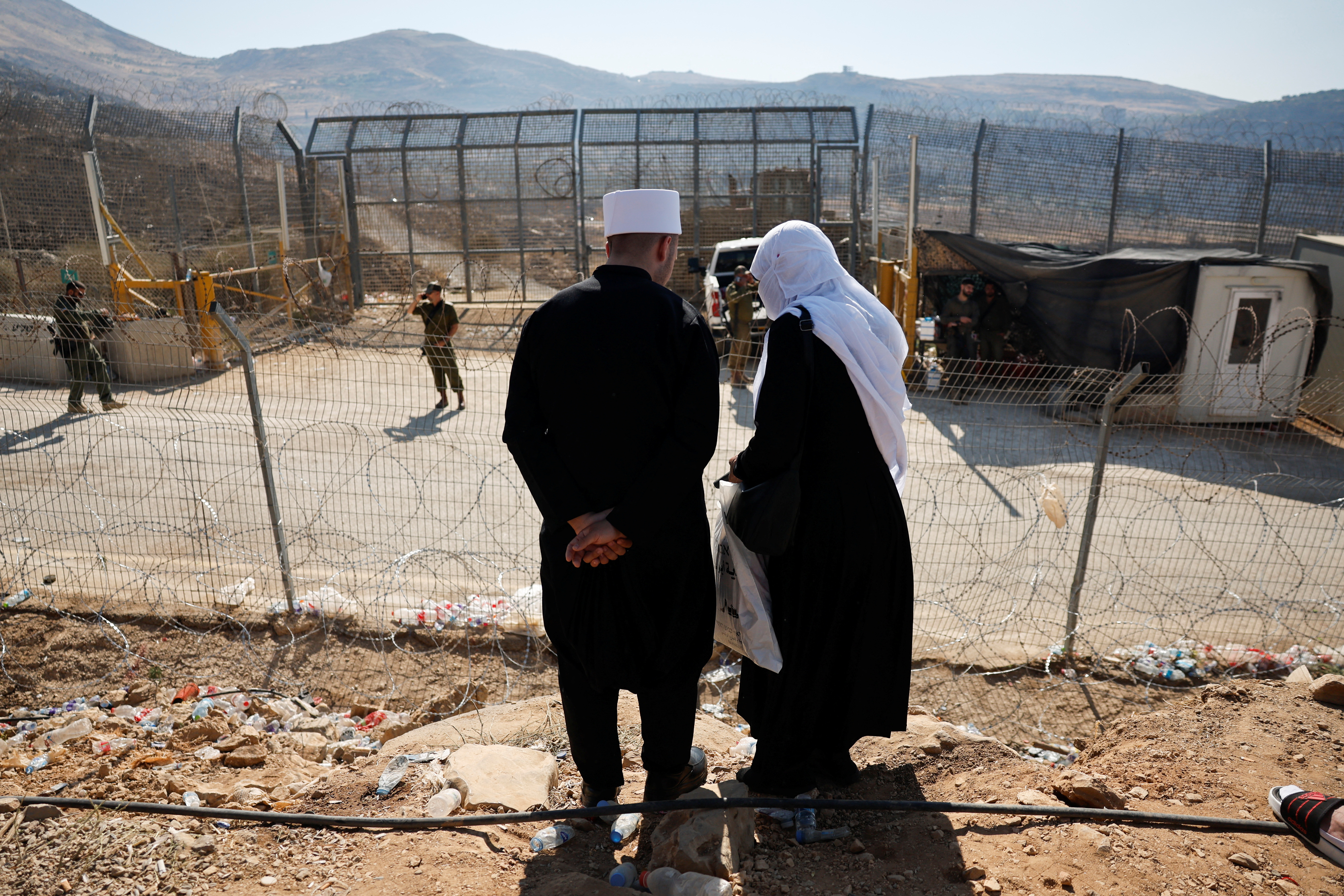 Quiénes son los drusos: la minoría religiosa que mantiene vínculos únicos con Israel y fue atacada por el nuevo gobierno en Siria