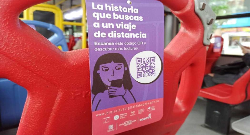 Con códigos QR en los buses zonales de TransMilenio podrá acceder a la biblioteca digital de Bogotá