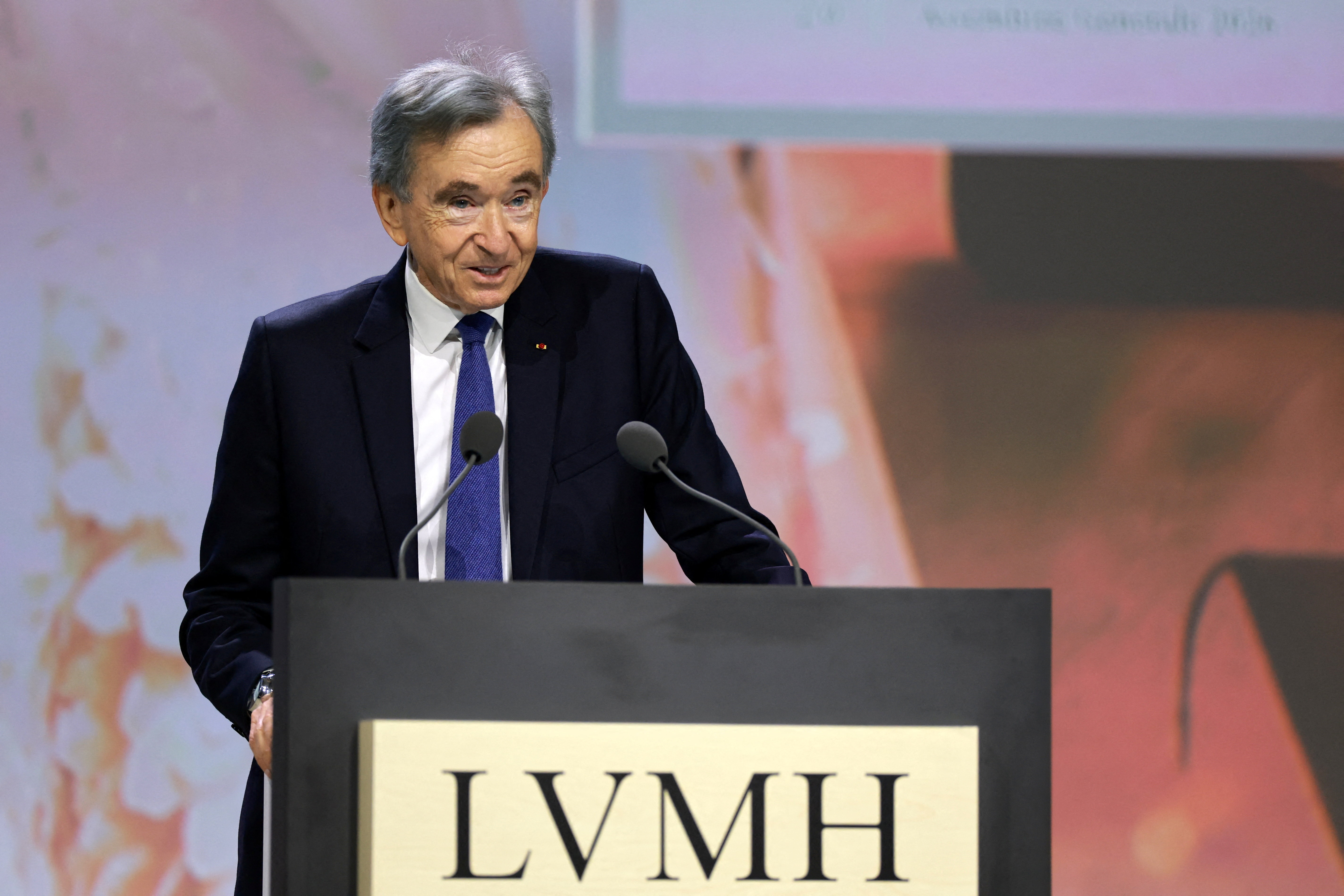 Bernard Arnault, el hombre m&aacute;s rico de Europa, rechaz&oacute; las versiones sobre una disputa familiar por la sucesi&oacute;n de su imperio