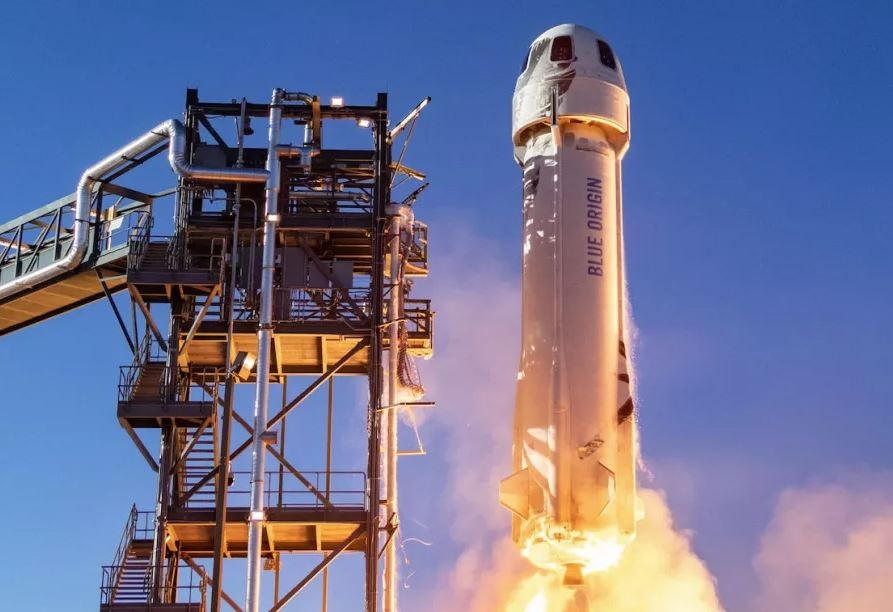 El primer vuelo tripulado de la cápsula suborbital New Shepard de Blue Origin, está planificado para el 20 de julio - BLUE ORIGIN
