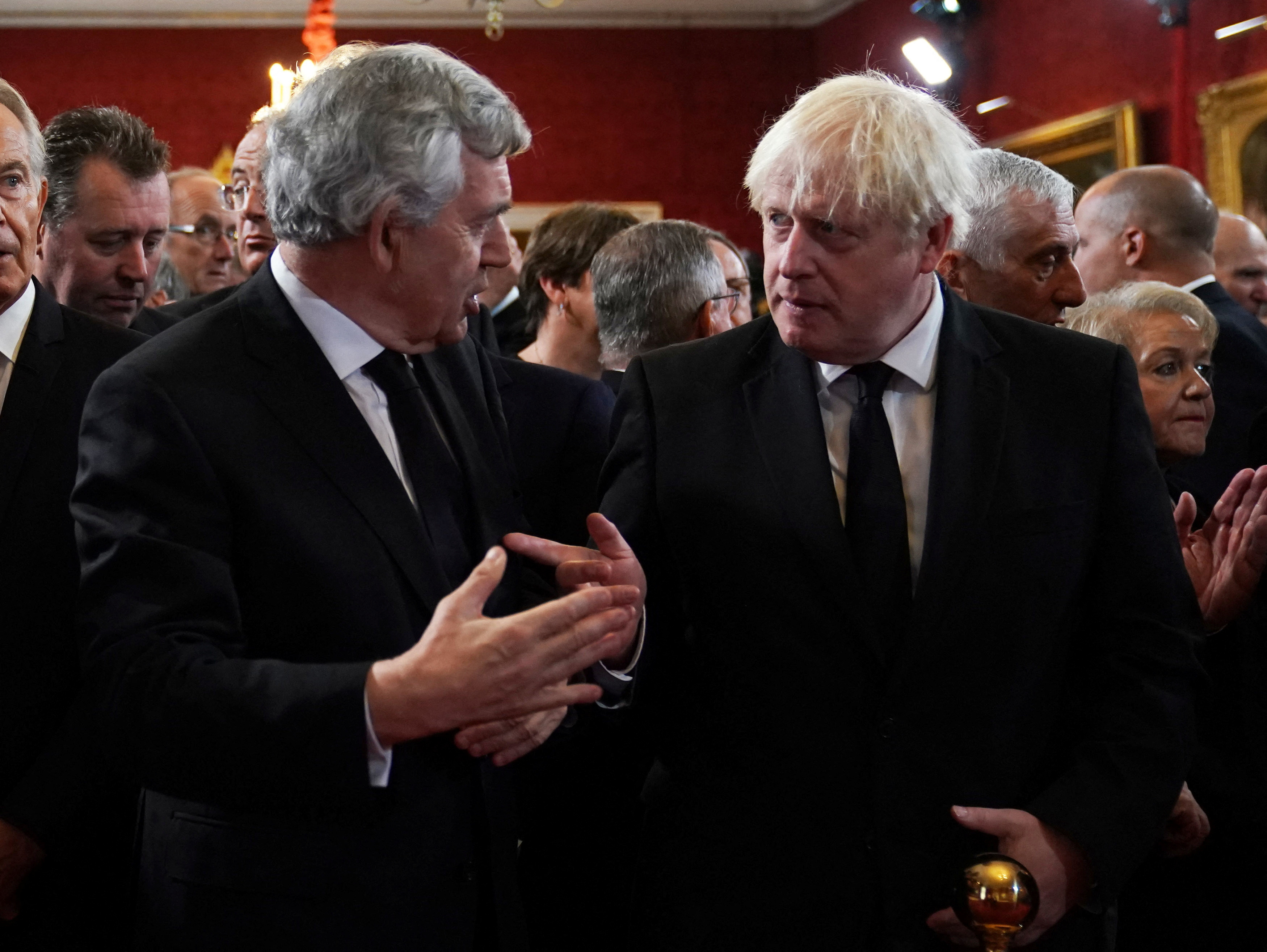 Los ex primeros ministros Gordon Brown y Boris Johnson en la ceremonia 