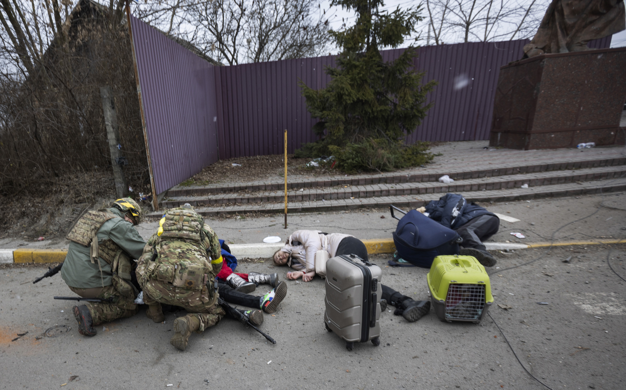Tatiana Perebeinis y sus dos hijos fueron asesinadas por las tropas rusas en Irpin (AP Photo/Andriy Dubchak)