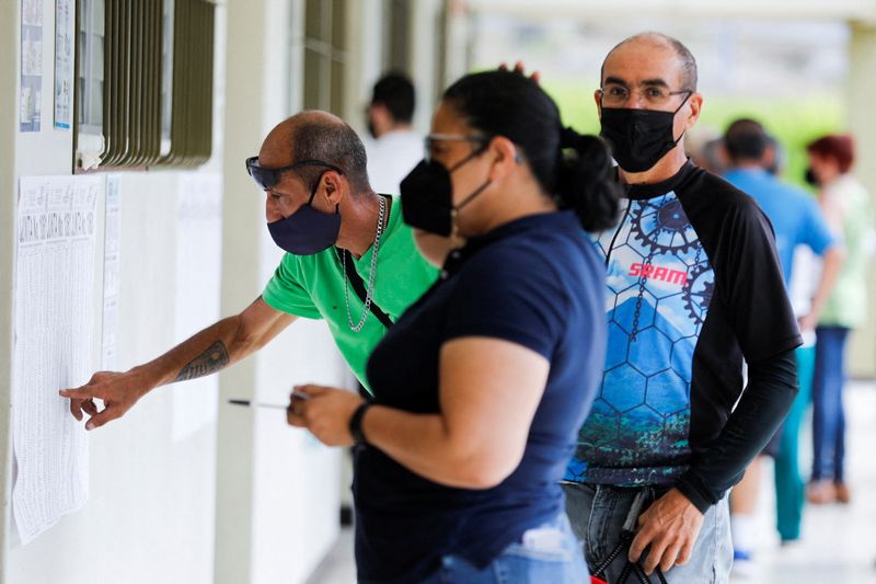 I recenti sforzi della campagna miravano a conquistare oltre 1,5 milioni di costaricani che non hanno nessuno per cui votare.  (Reuters/Monica Quesada)