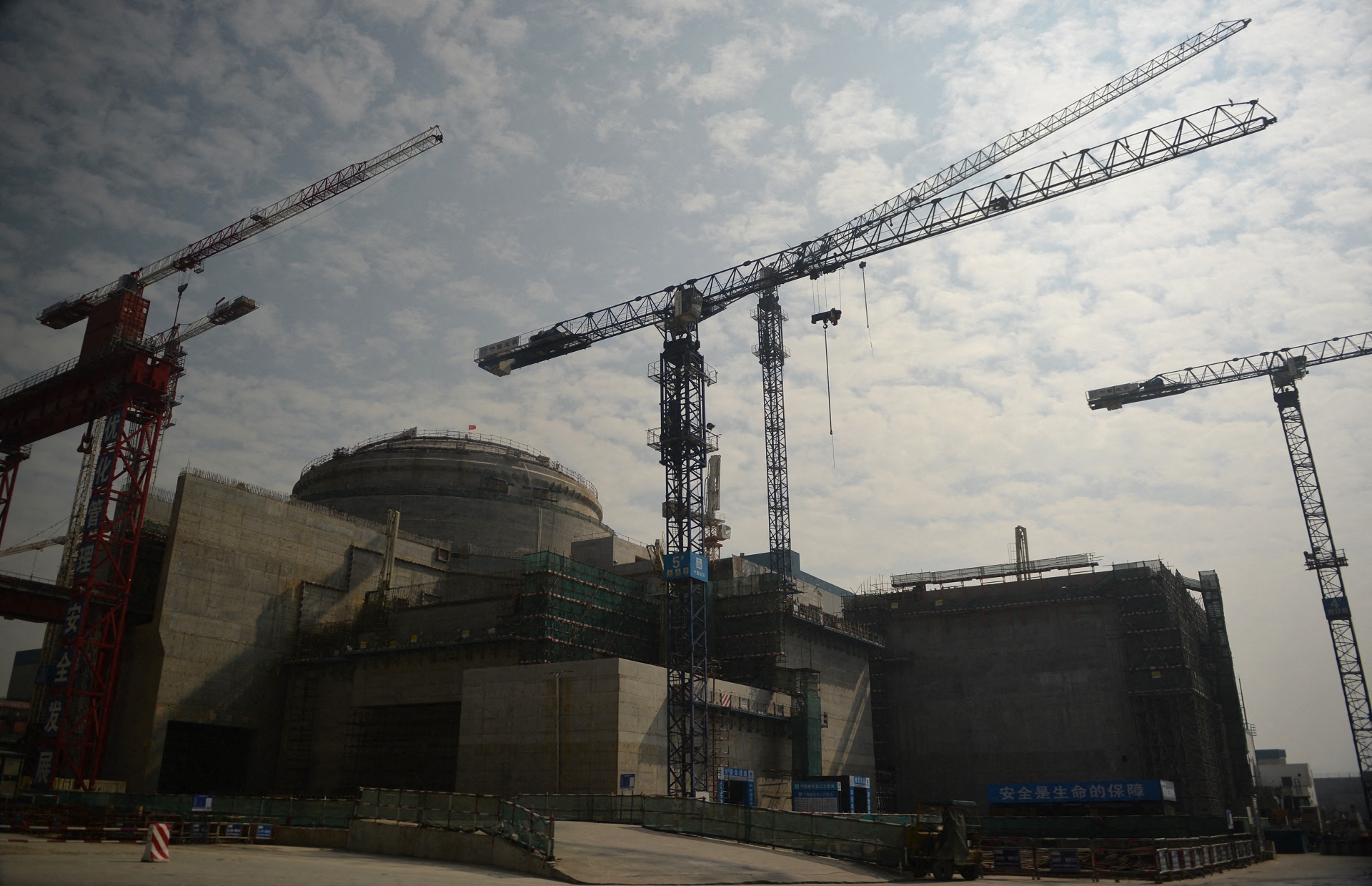 La central nuclear conjunta chino-francesa de Taishan se está construyendo en las afueras de la ciudad de Taishan en la provincia de Guangdong. (Photo by PETER PARKS / AFP)