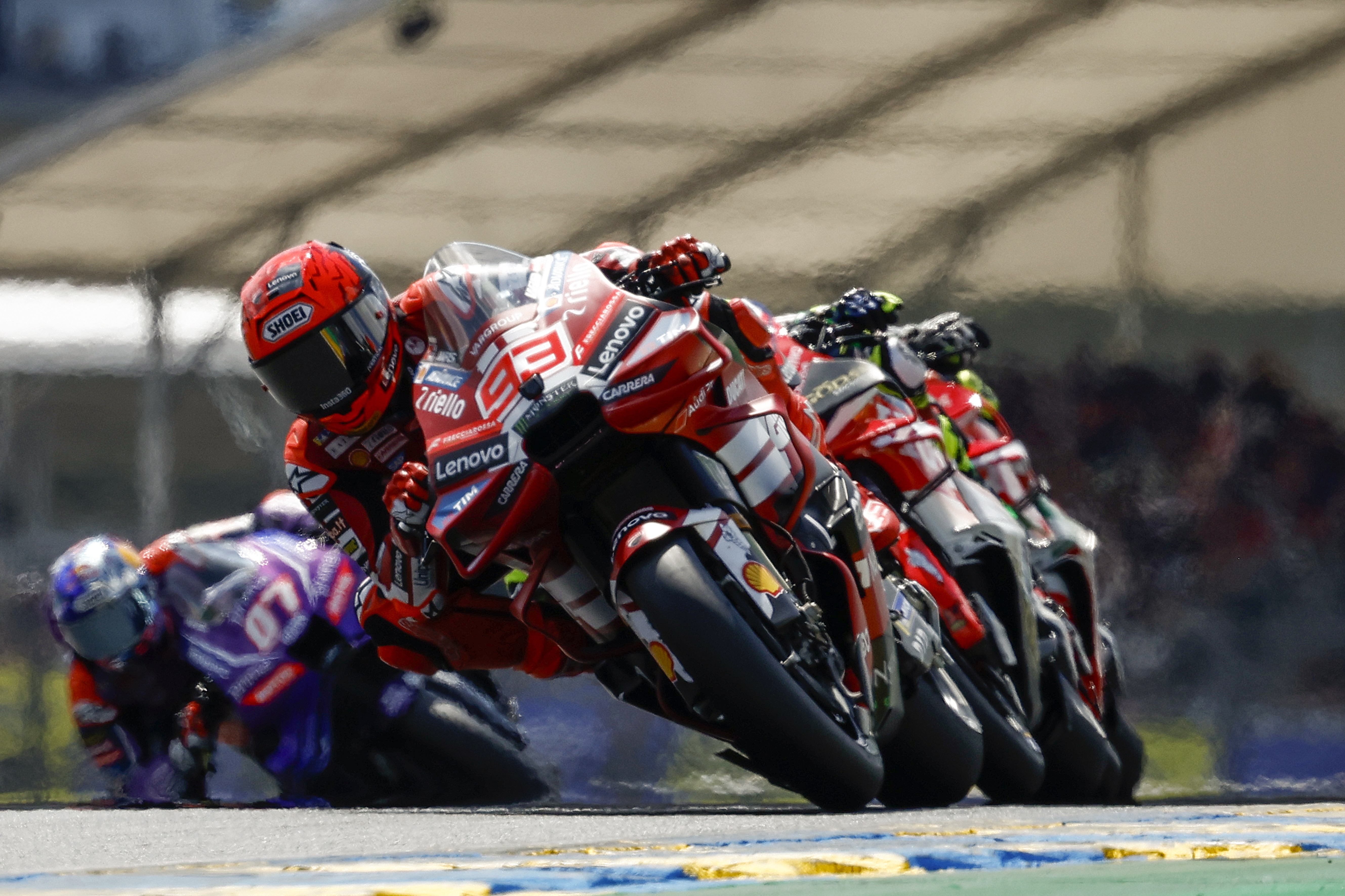 La impactante ca&iacute;da de Marc M&aacute;rquez en el MotoGP por la que sufri&oacute; una grave lesi&oacute;n en un pie: 