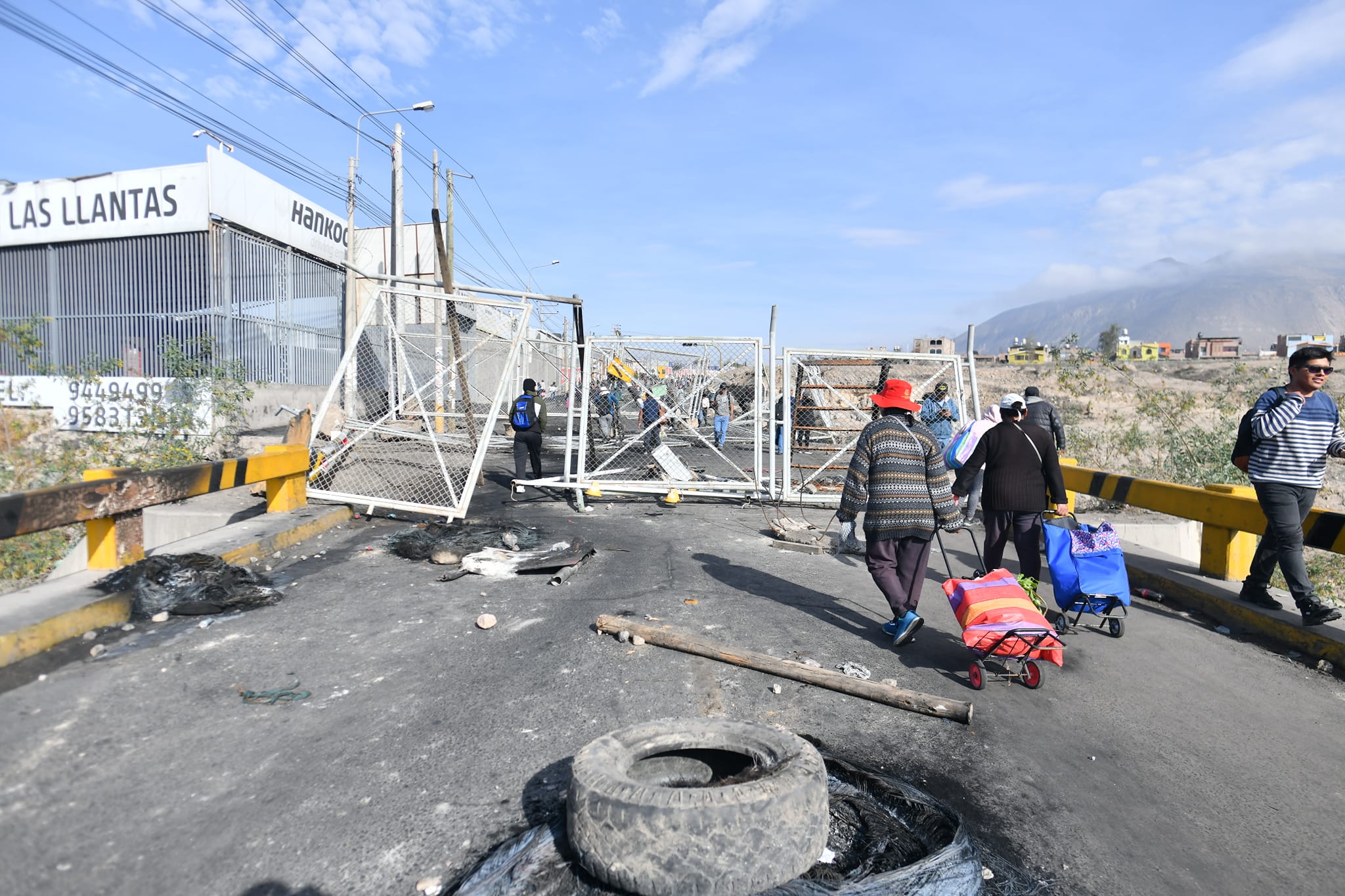 Vuelos hacia y desde Arequipa fueron suspendidos por violentos enfrentamientos e intento de toma del aeropuerto (Diego Ramos| HBA Noticias)