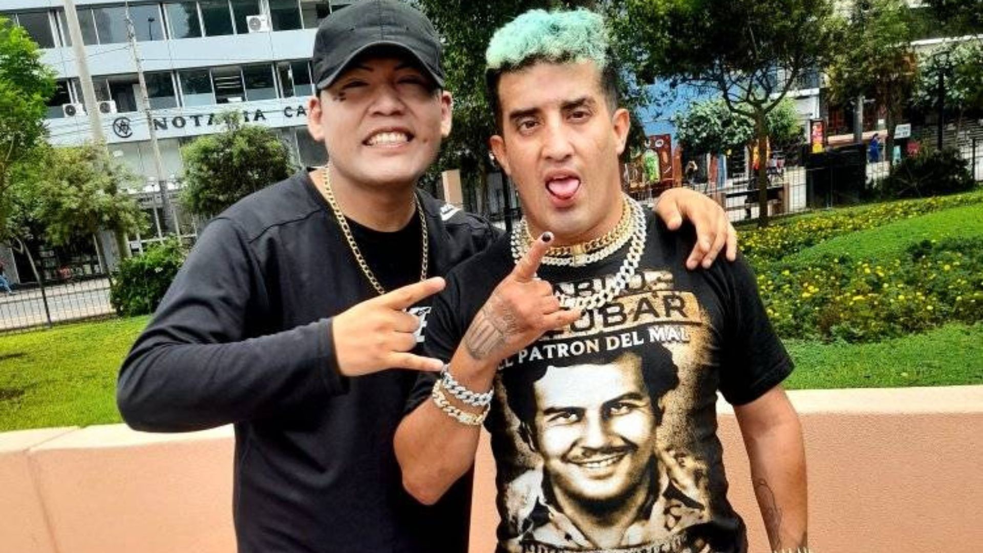 En redes sociales, DJ Amenaza se mostraba junto al tiktoker Einer Alva León, 'Makanaky', investigado por presunta violación sexual.