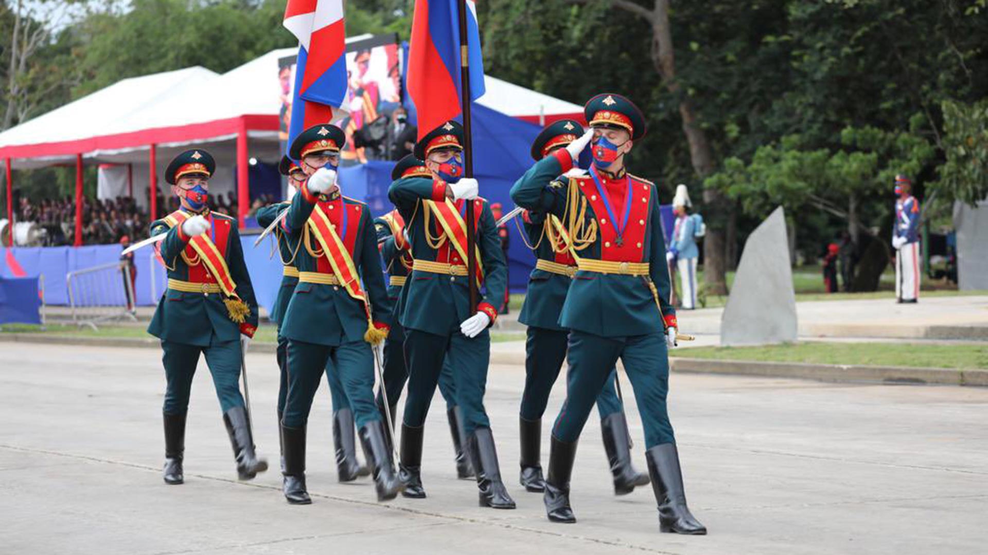 Soldados rusos en el desfile