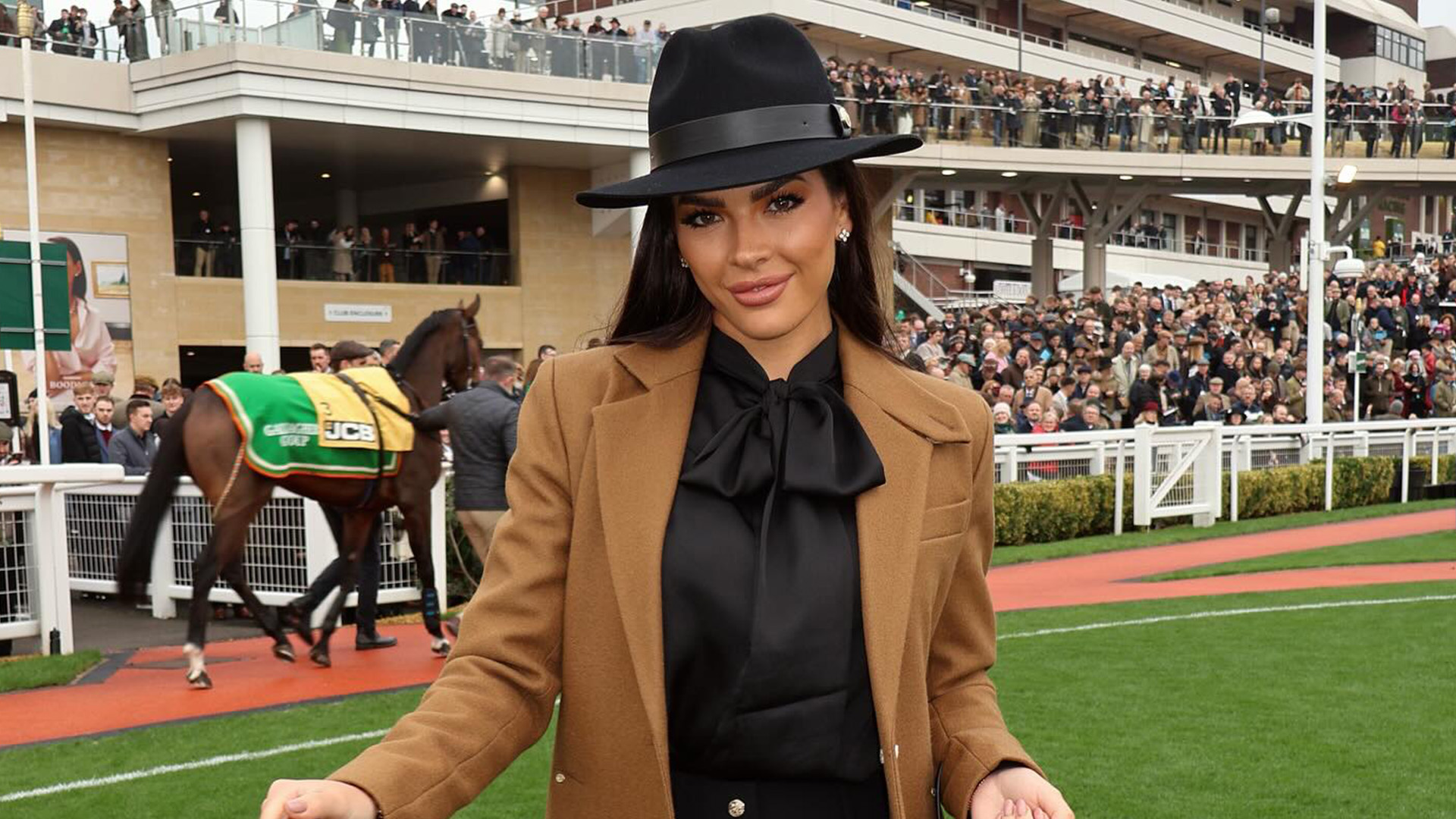 La hija "amazona" de una leyenda del f&uacute;tbol que mantiene la pasi&oacute;n de su padre por otro deporte y se convirti&oacute; en una celebridad