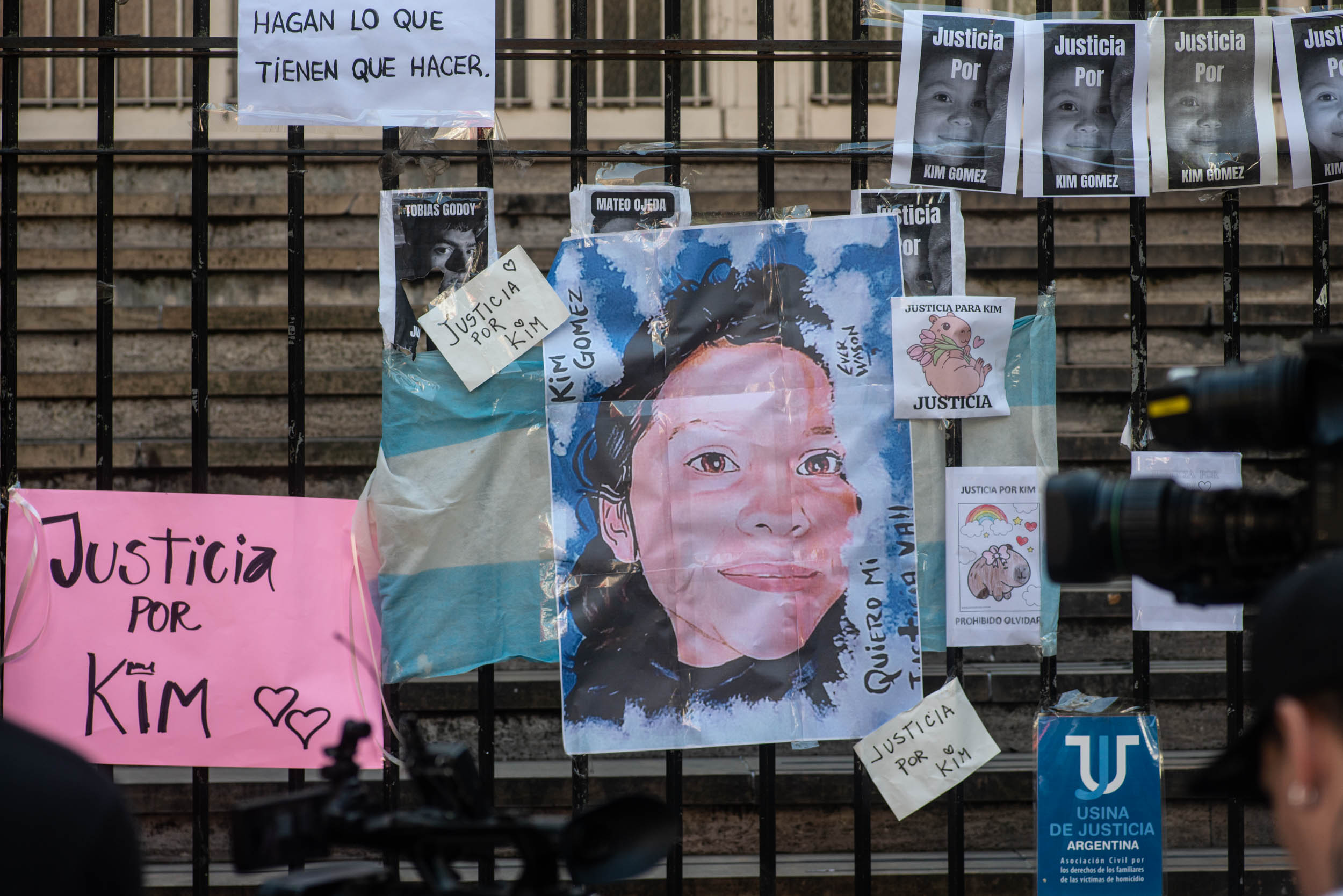 El menor acusado por el crimen de Kim G&oacute;mez regres&oacute; a la escuela y mostr&oacute; videos del d&iacute;a del crimen 