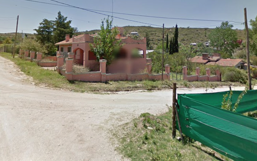 Baj&oacute; de su camioneta, no le puso el freno de mano y muri&oacute; aplastado contra una casa en C&oacute;rdoba