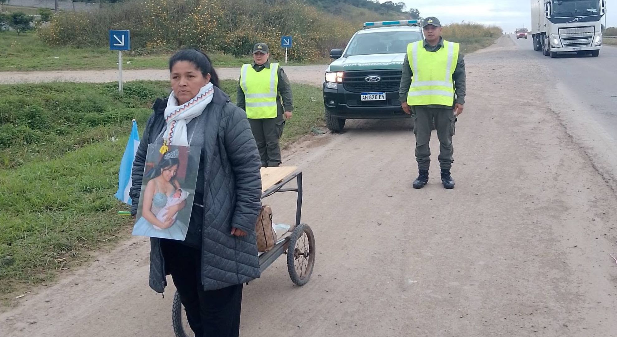 Camin&oacute; m&aacute;s de 300 km a Salta para pedir justicia por las muertes de su hija y nieta: logr&oacute; un avance clave en el caso