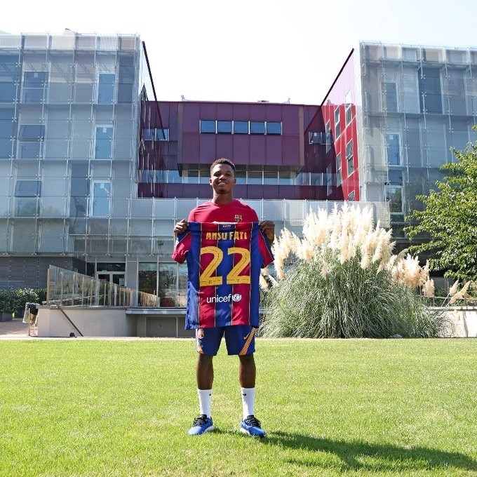 “Ansu Fati ya es oficialmente jugador del primer equipo", informó el elenco Culé 

FC BARCELONA
