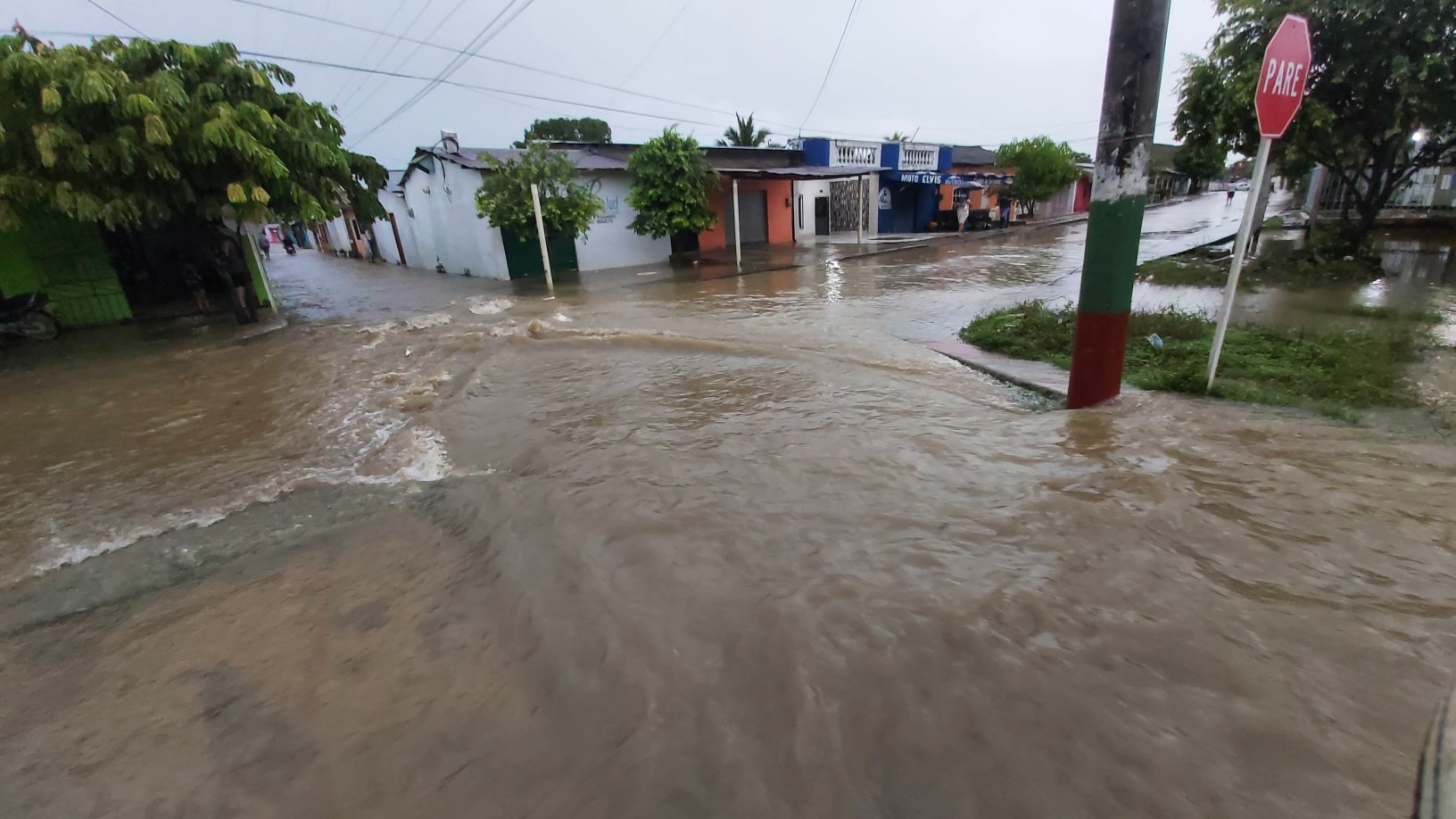 Las aguas del río Cauca siguen inundando la zona y se registran emergencias y graves daños en viviendas. Foto: cortesía