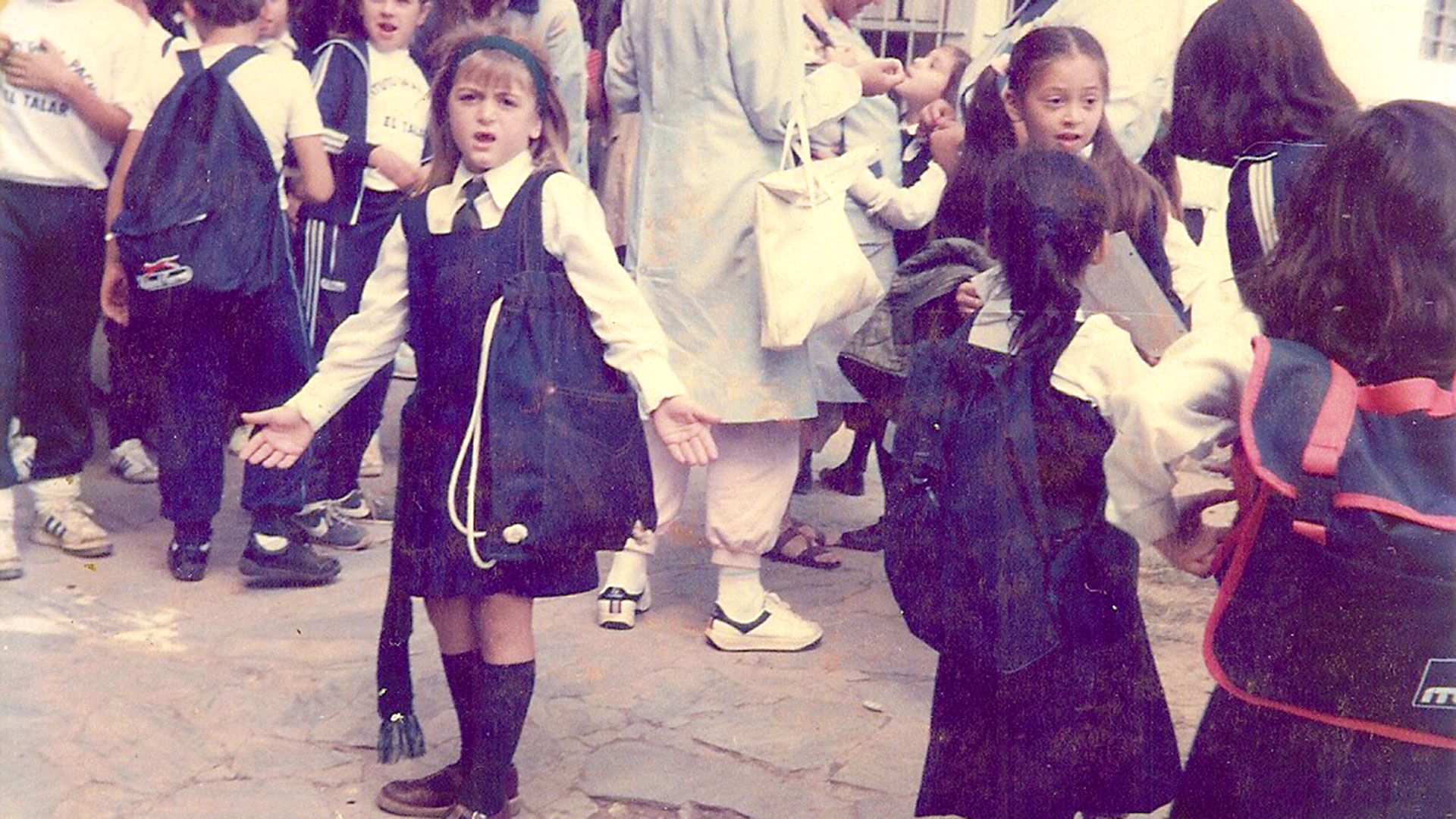 Romina en una foto de aquella época, cuando iba a la primaria