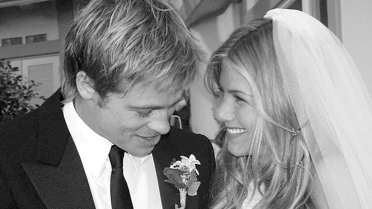Jennifer Aniston y Brad Pitt el día de su boda. Todo terminó cuando él se enamoró de Angelina Jolie en el set de "El señor y la señora Smith", a finales de 2004 