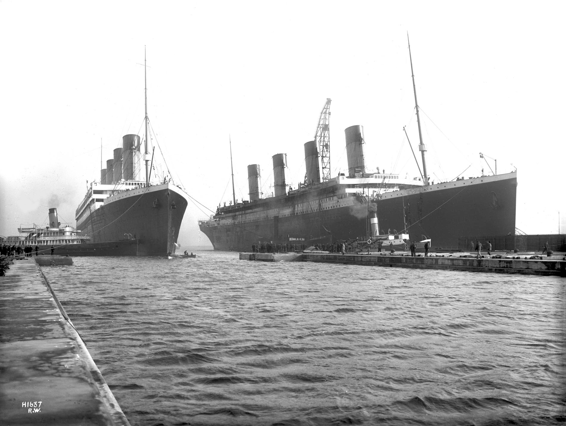 Una de las pocas imágenes donde se observa al Olympic junto al Titanic, ambos buques de la compañía White Star Line