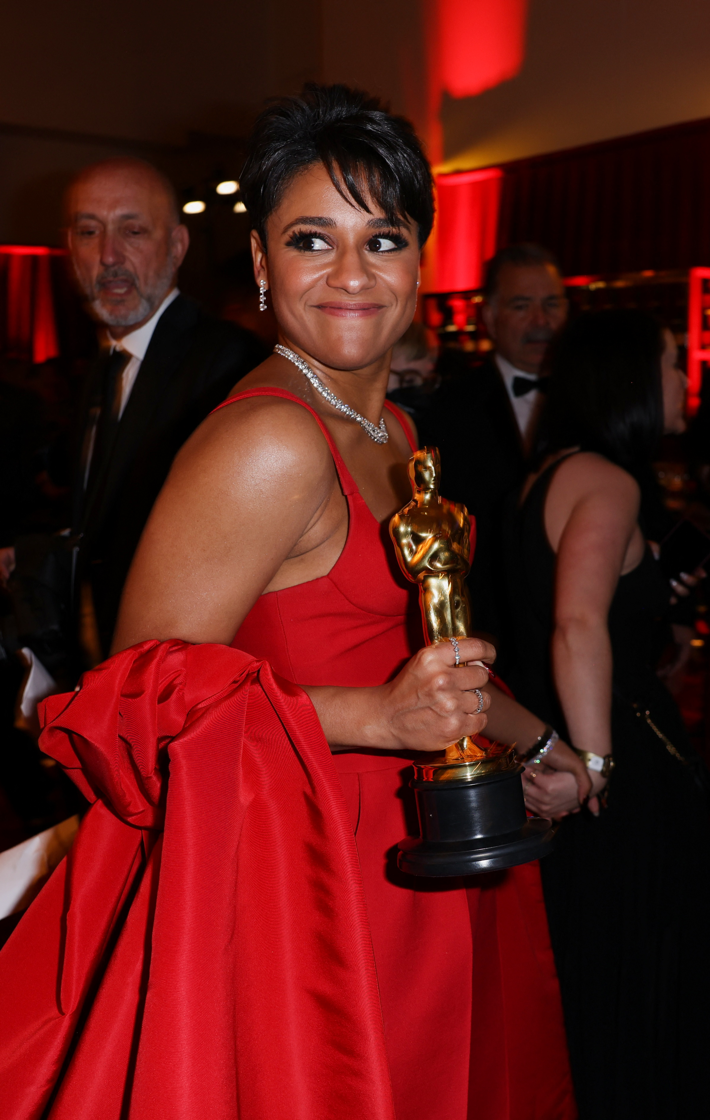  Actress Ariana DeBose se ganó el Oscar a la mejor actriz secundaria por su papel en West Side Story
