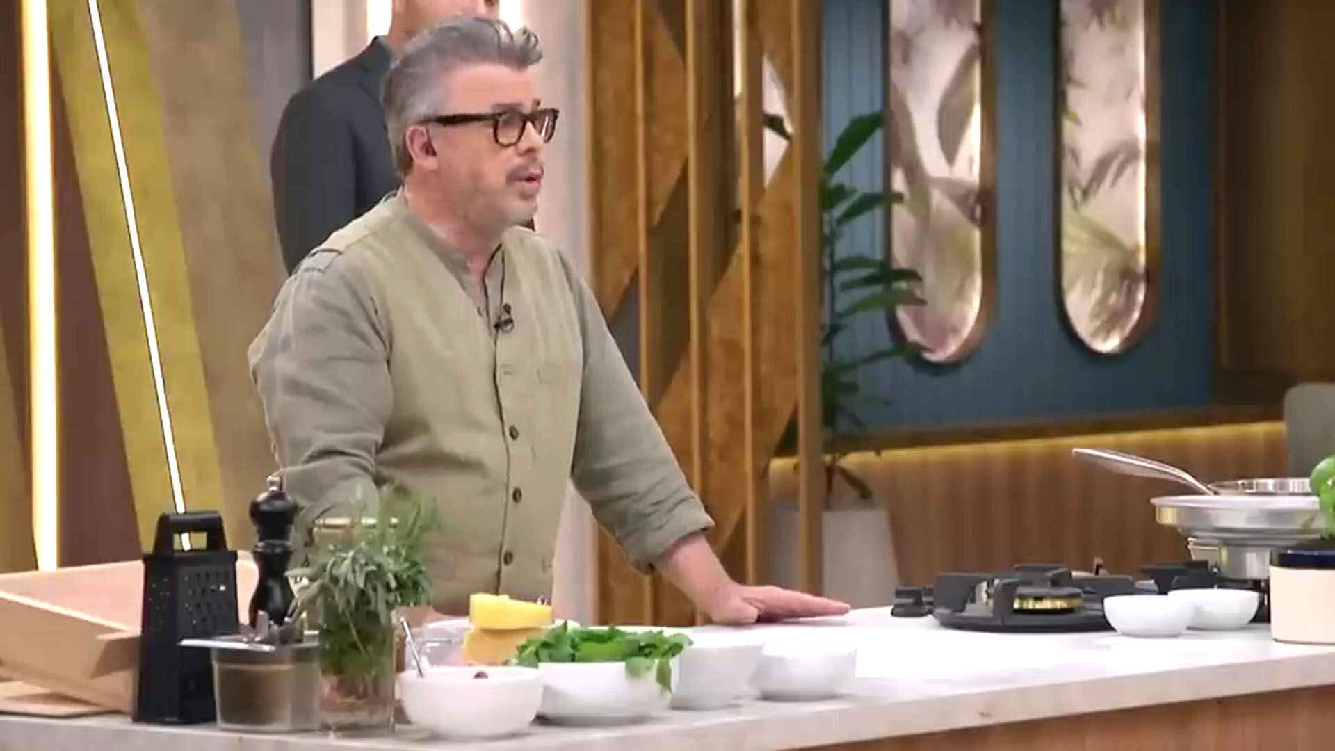 Cuál es la receta de pizza frita de Donato de Santis con la que sorprendió  en Masterchef - Infobae