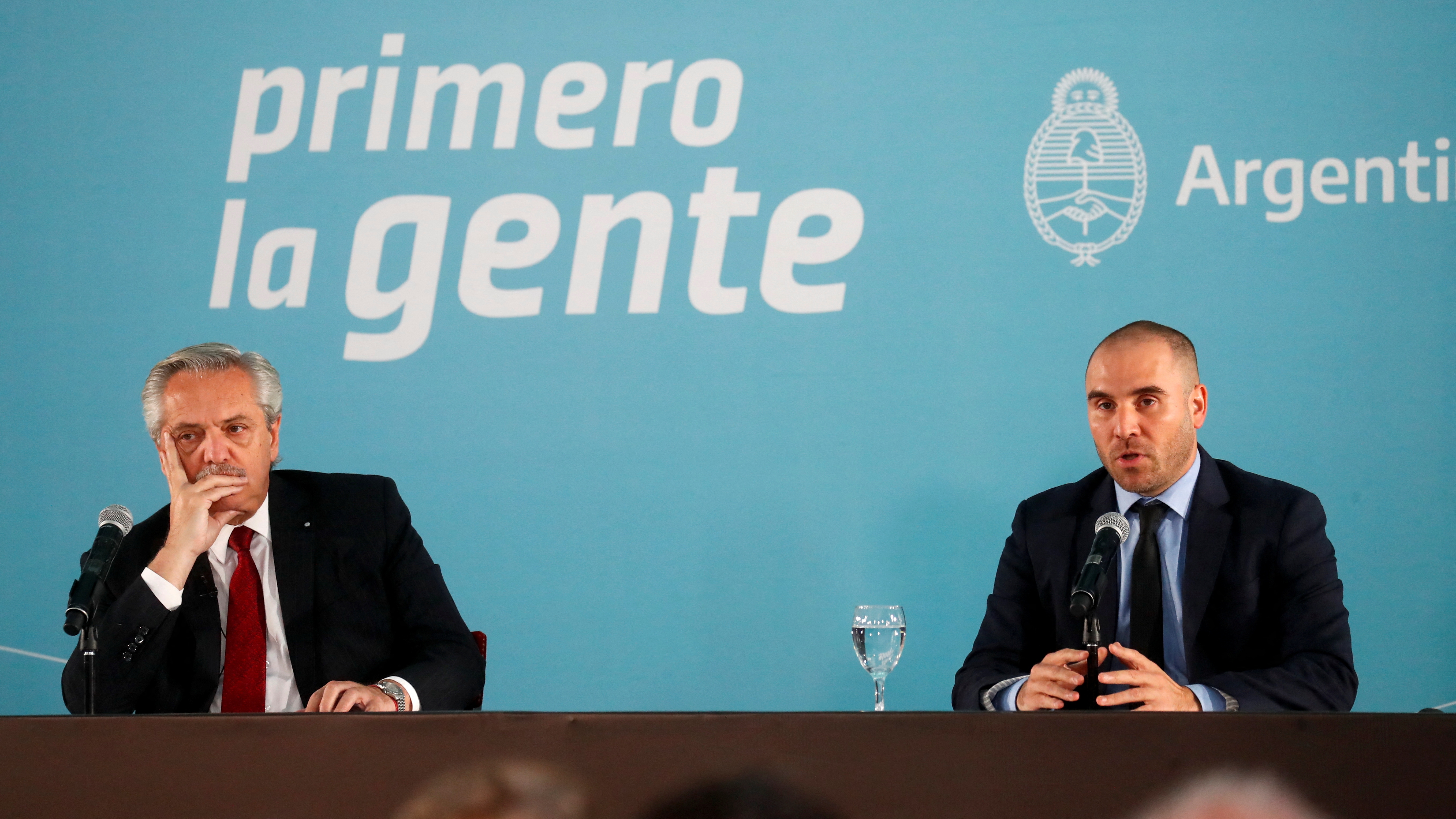 Alberto Fernández y el ministro de Economía, Martín Guzmán (REUTERS/Agustin Marcarian)