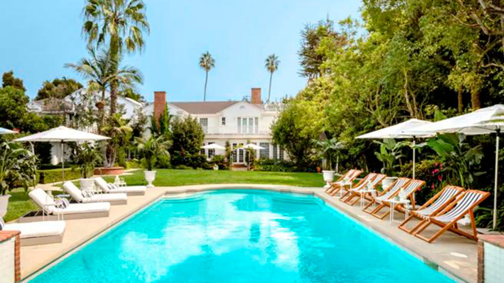 La piscina de la casa donde se filmó la serie El Príncipe de Bel-Air o del Rap, está en el distrito californiano de distrito de Brentwood