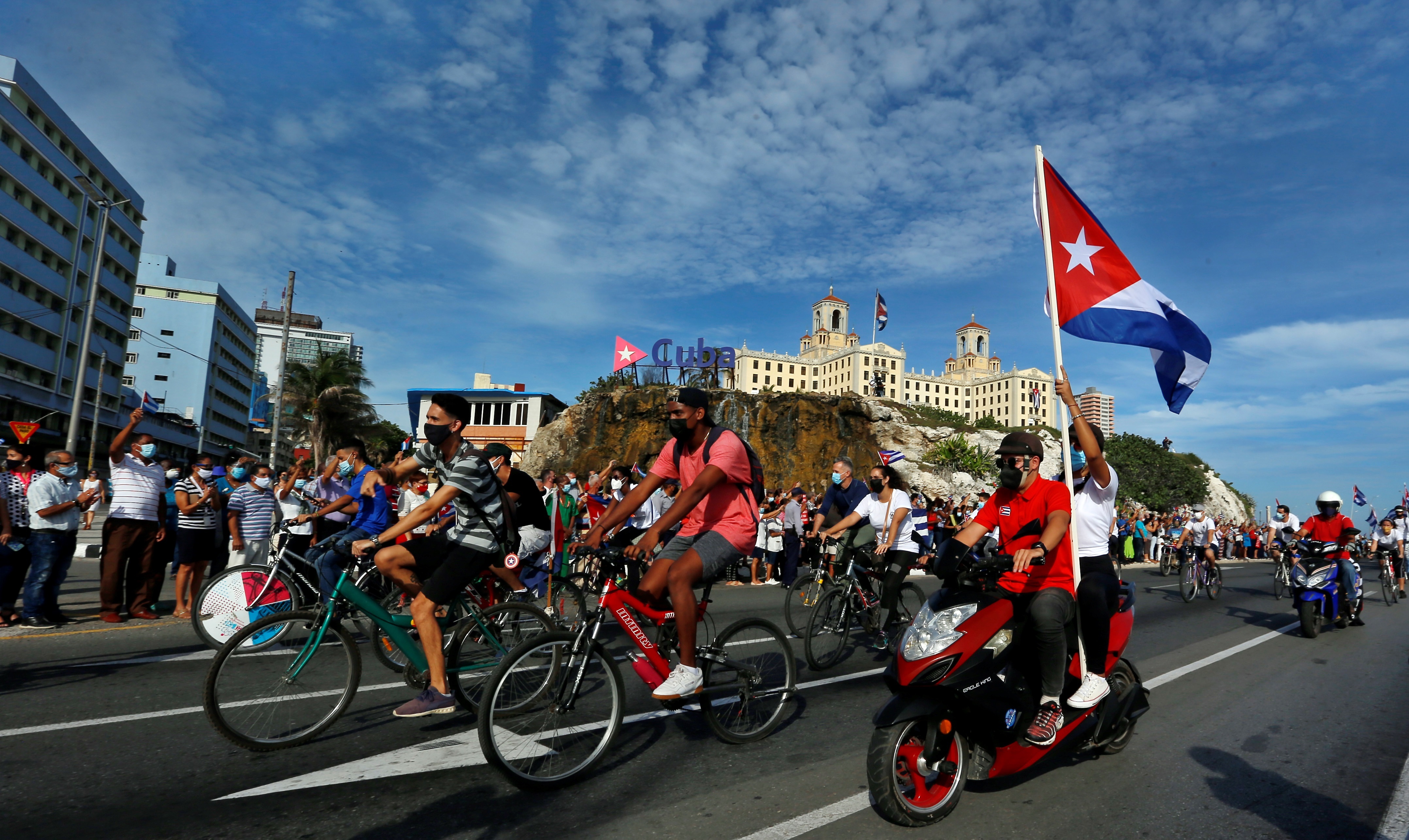 Imagen de archivo de cientos de cubanos que participan de una manifestación en La Habana (Cuba) (EFE/ Ernesto Mastrascusa)
