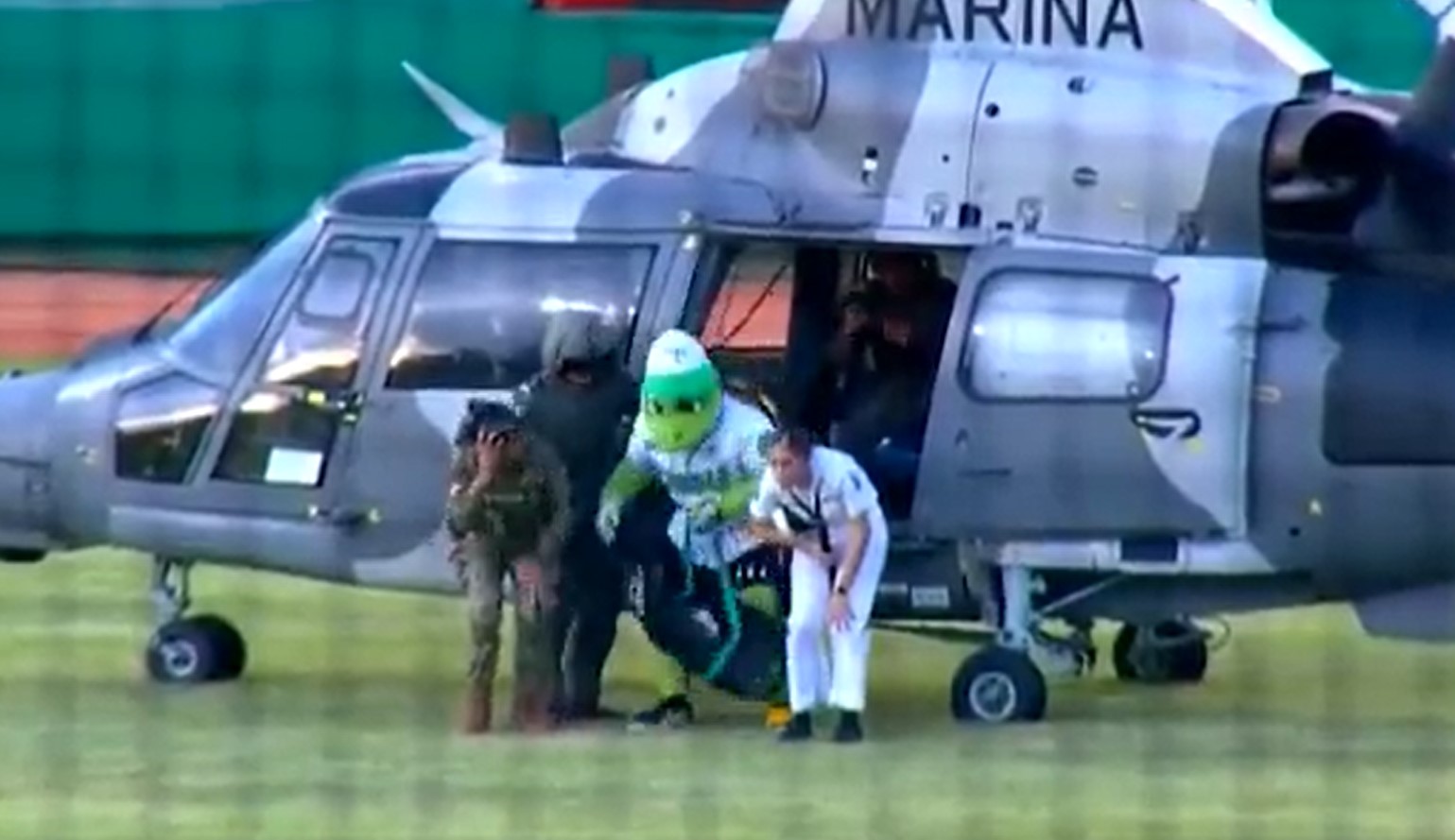 Secretaría de Marina prestó helicóptero para transportar a la mascota de los Olmecas de Tabasco