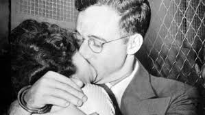 El último beso de Ethel y Julius Rosenberg