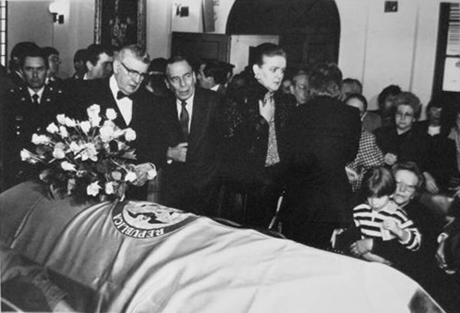 Así fue el sepelio de Diana Turbay, la mamá de Miguel Uribe, cuando él  tenía 4 años: Patrimonio Fílmico Colombiano reveló el video - Infobae