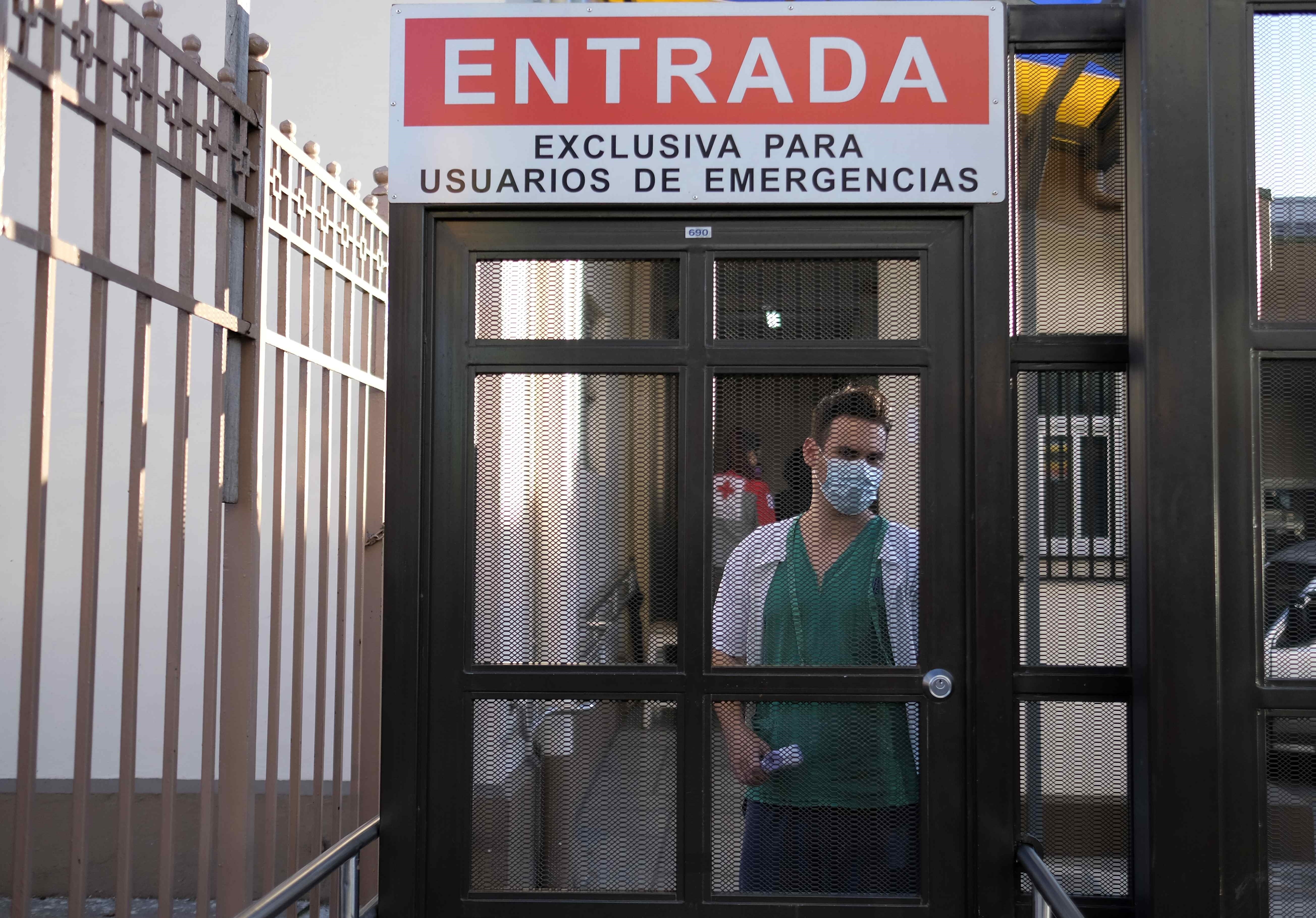 Costa Rica reporta un total de 2.672 decesos relacionados con el coronavirus, de ellos 1.005 mujeres y 1.667 hombres, con un rango de edad de 2 a 101 años. La tasa de letalidad es de un 1,3 %. EFE/Jeffrey Arguedas/Archivo
