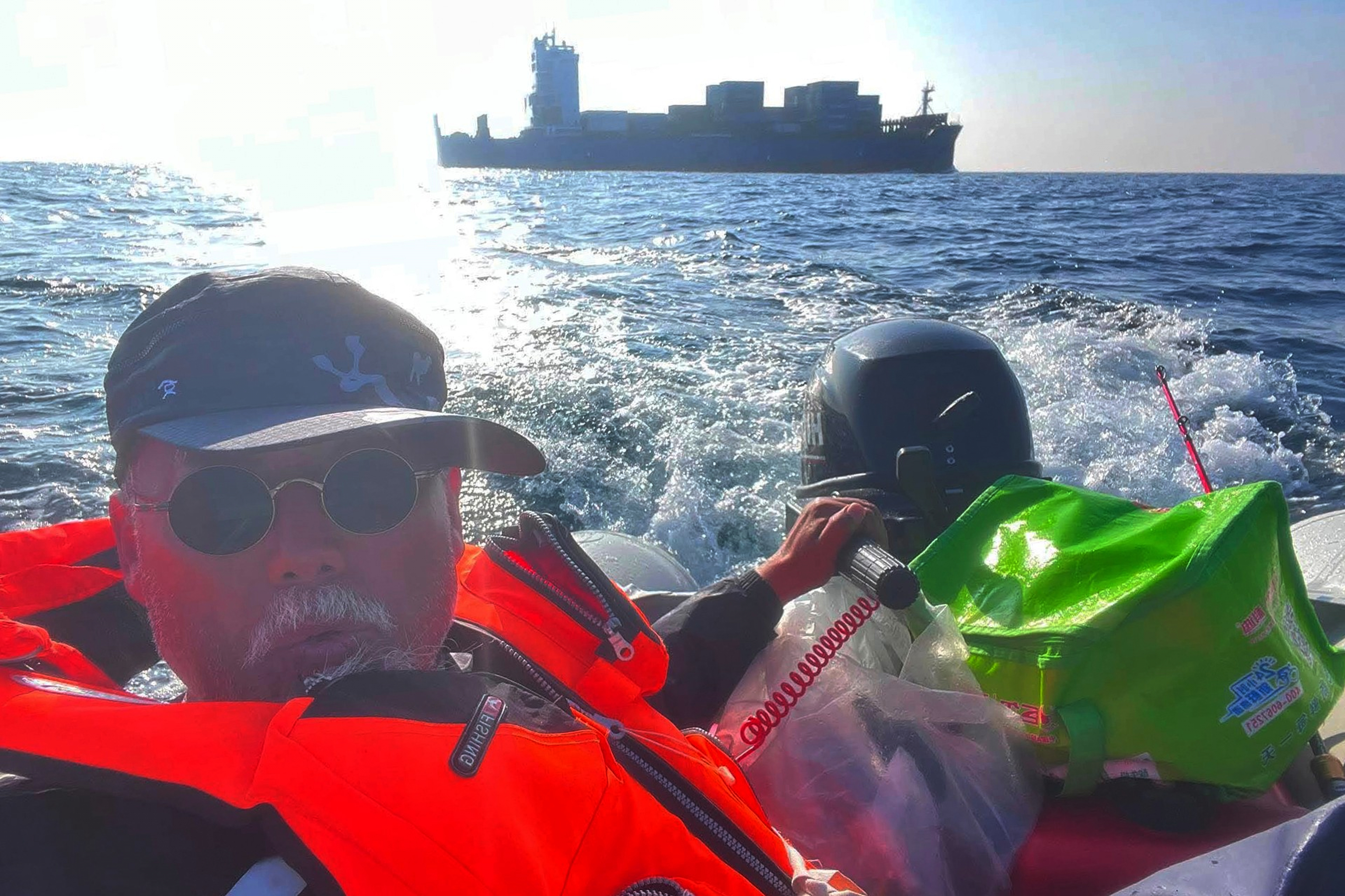 Cuarenta horas en una balsa y un tel&eacute;fono casi sin bater&iacute;a: la fuga que llev&oacute; a un disidente chino a la libertad en Canad&aacute;
