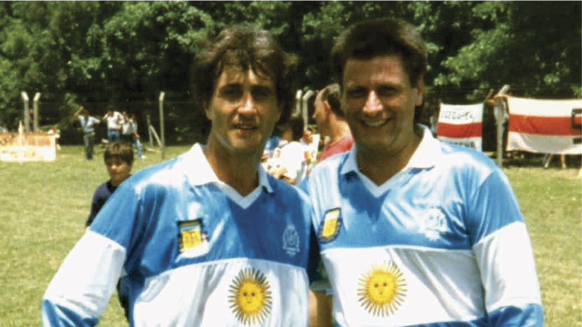 oculta: la camiseta de la Selección con la bandera argentina que había sido aprobada para el Mundial 90 y nunca se usó - Infobae