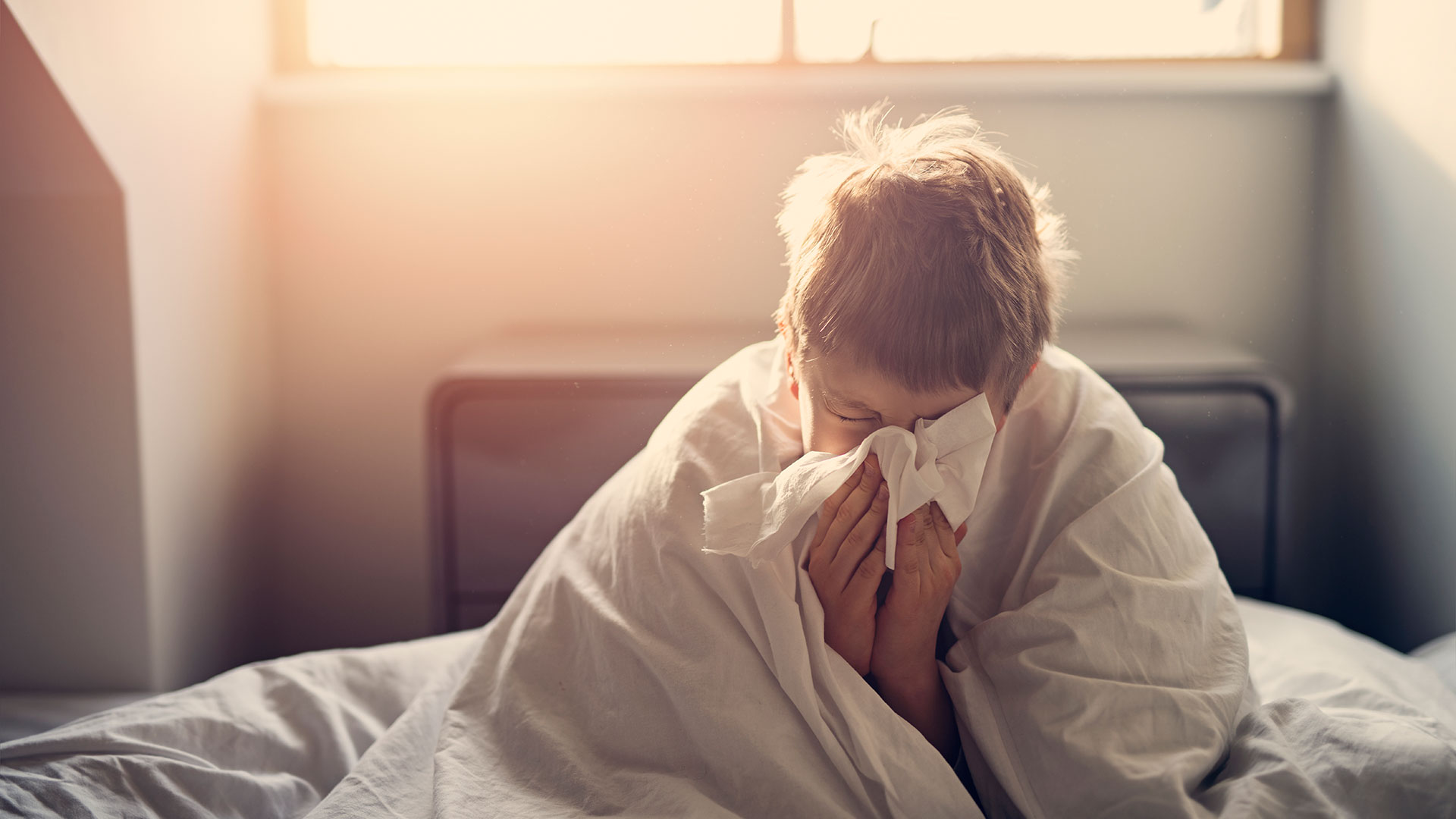 Los niños menores de 2 años o los que tienen patologías previas pueden desarrollar complicaciones por la gripe. Por lo cual se recomienda la vacuna anual/Archivo
