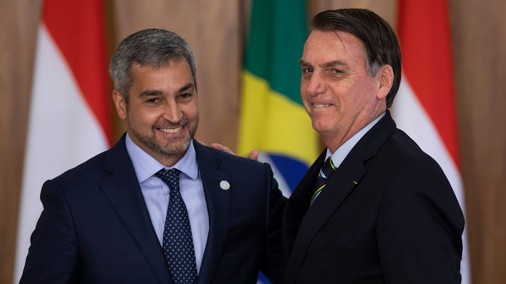 Mario Abdo junto a Jair Bolsonaro (foto de archivo)