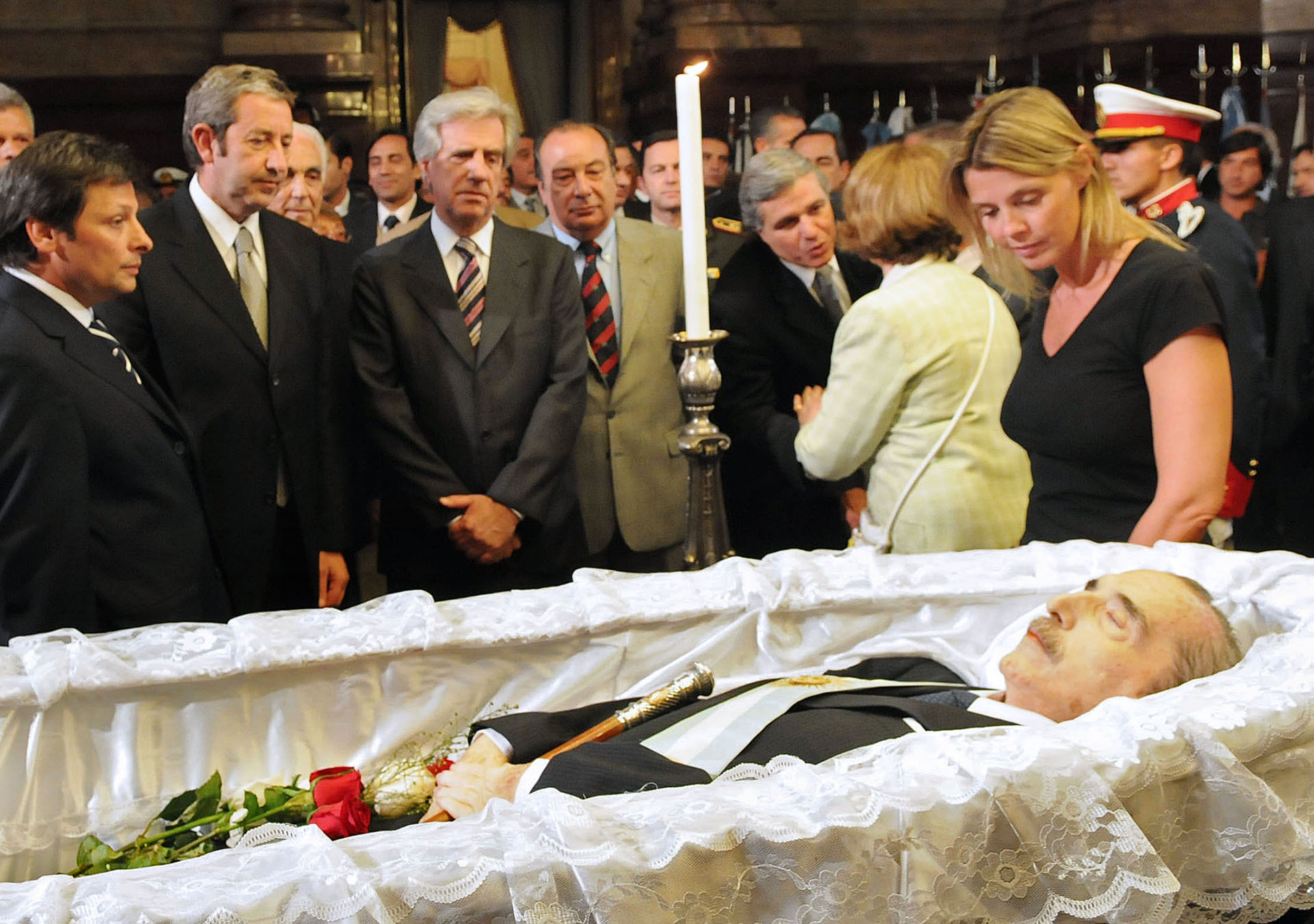 El mandatario se hizo presente en las exequias del ex presidente argentino Raúl Alfonsín, en 2009