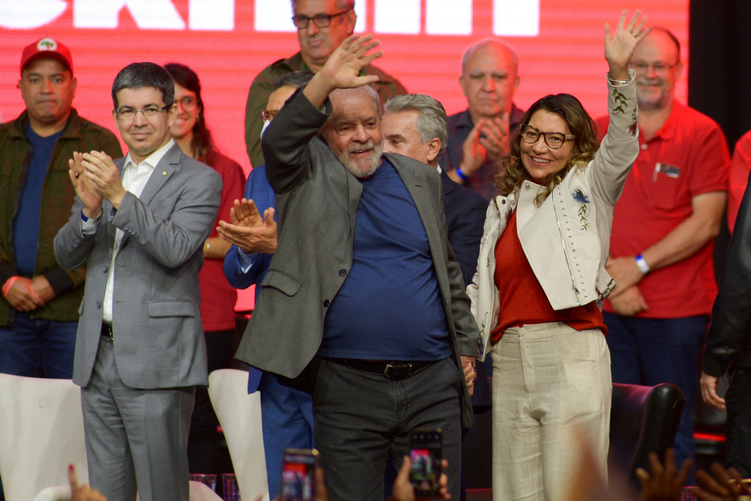 El ex presidente y candidato Luiz Inacio Lula da Silva y su esposa, Rosangela Silva, en un evento en Brasilia (REUTERS/Ton Molina)