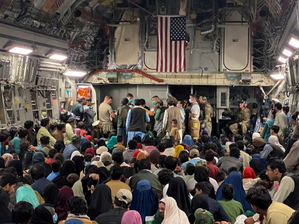Estados Unidos y sus aliados se apresuran a evacuar a la mayor cantidad posible de personas de Afganistán antes de la fecha límite del 31 de agosto (Foto: REUTERS)