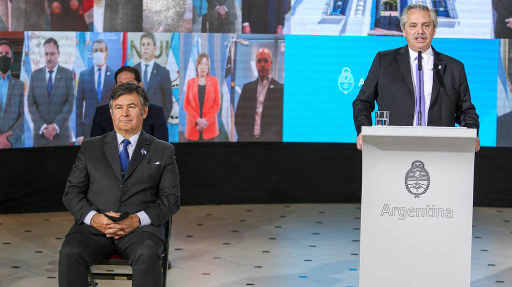 Daniel Peregrina, de la Sociedad Rural, estuvo sentado en primera fila, a la derecha de Fernández