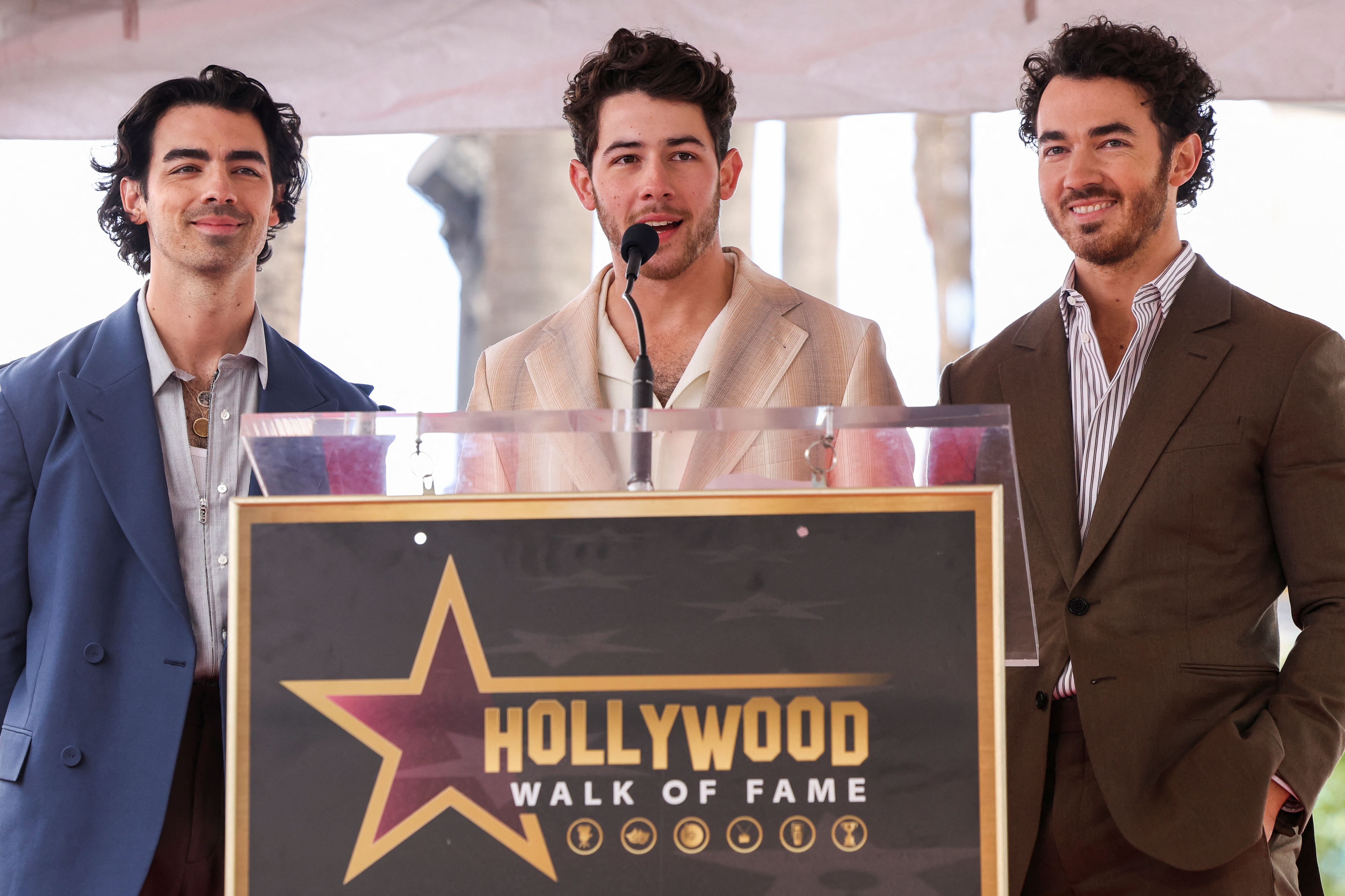 Los Jonas Brothers recibieron su estrella de Hollywood y anunciaron que  lanzarán un nuevo disco en mayo - Infobae