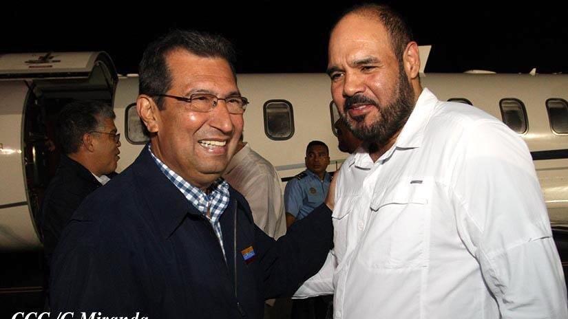 Rafael Ortega, hijo mayor de Daniel Ortega y Rosario Murillo, junto a Adán Chávez, hermano del fallecido presidente venezolano, Hugo Chávez. (Foto Presidencia de Nicaragua)