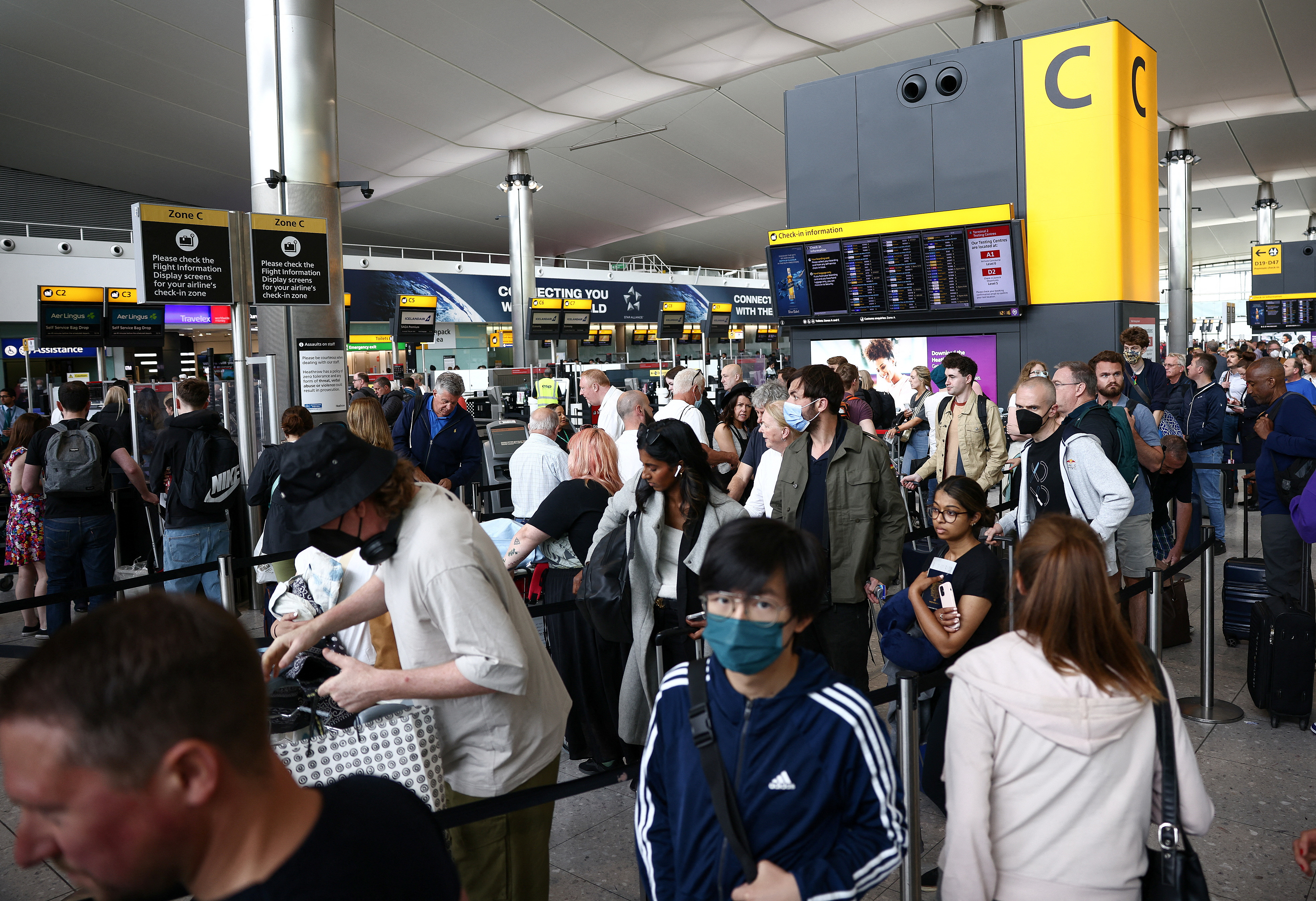 La medida de British Airways se debe a la fuerte demanda de vuelos y falta de personal (REUTERS/Henry Nicholls)