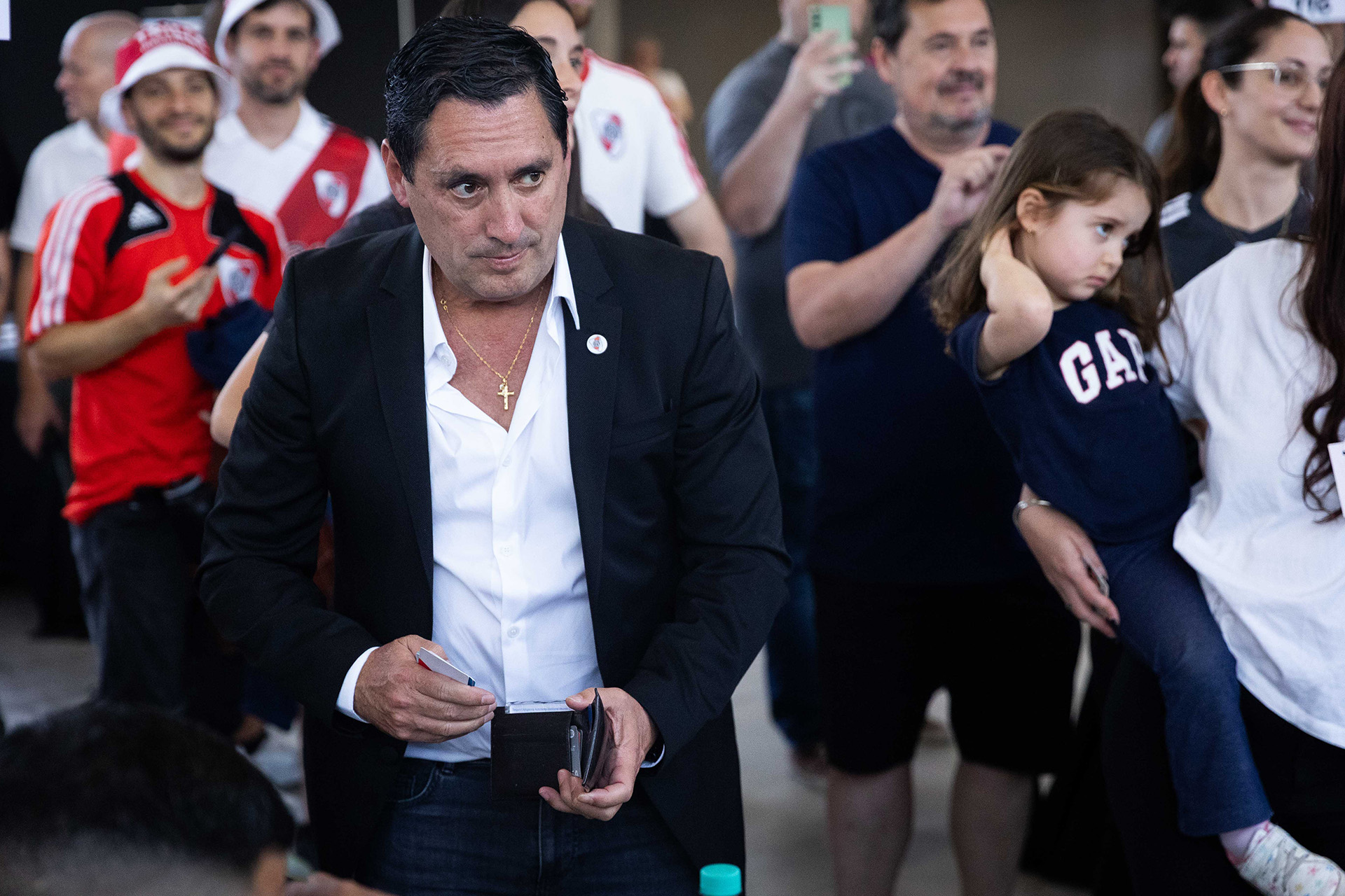 Llegan a Jamaica aviones con ayuda humanitaria y helicópteros estadounidenses tras el paso devastador del huracán Melissa