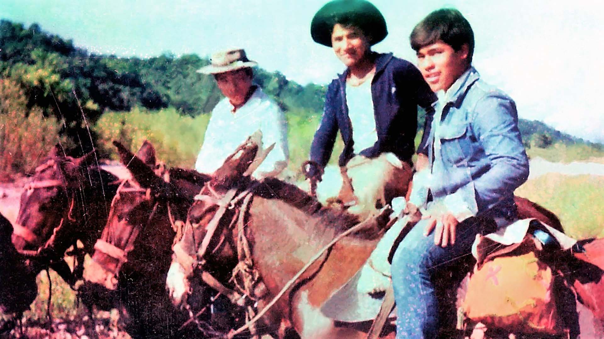 Juan, Anastacio y Mario: los hermanos Vilca a caballo en Los Naranjos, una comunidad kolla cerca de Orán, Salta. Muchos ex combatientes son parte de los pueblos originarios de nuestro país