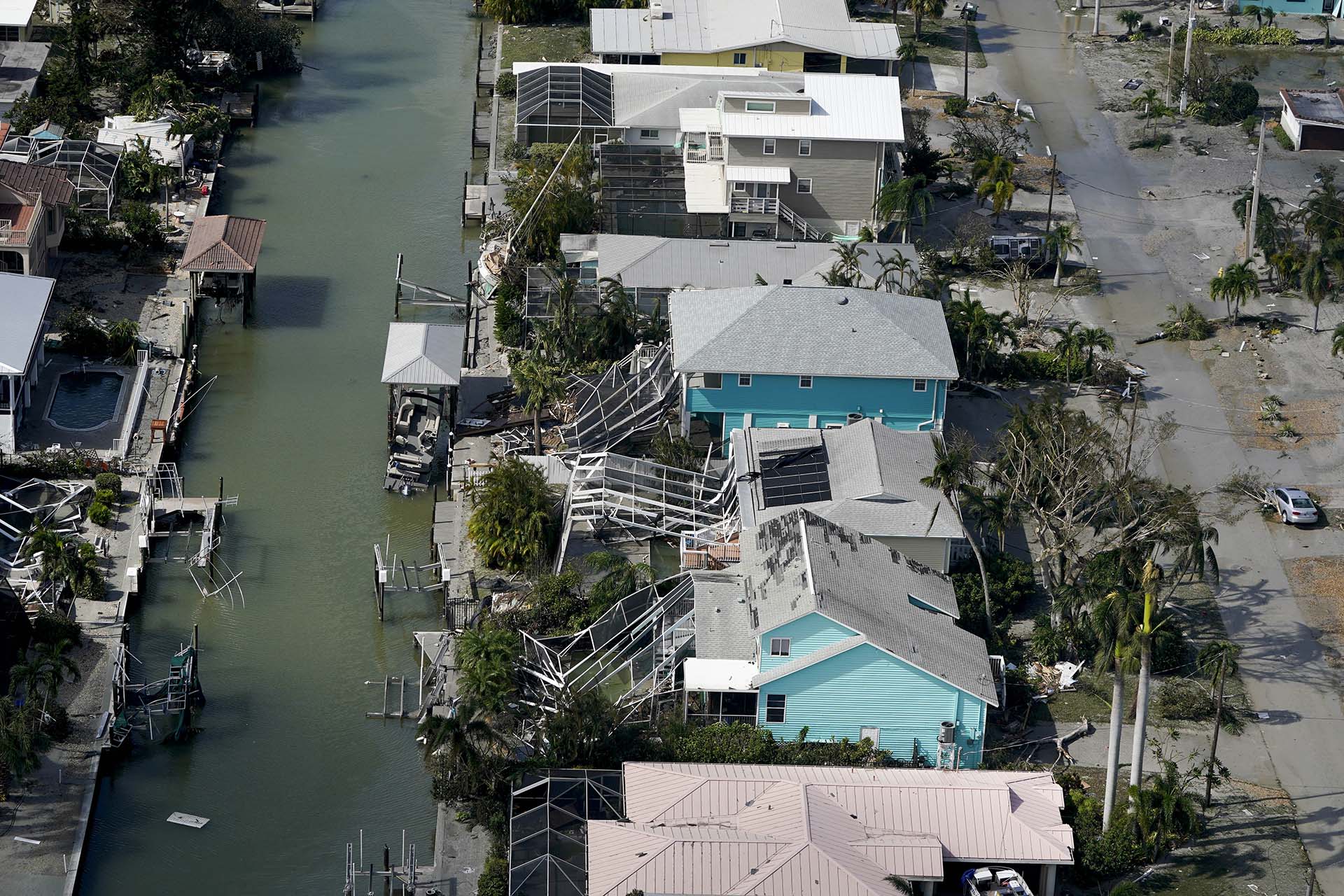 Casas dañadas después del huracán Ian, el jueves 29 de septiembre de 2022, en Fort Myers Beach, Florida.(AP Photo/Wilfredo Lee)