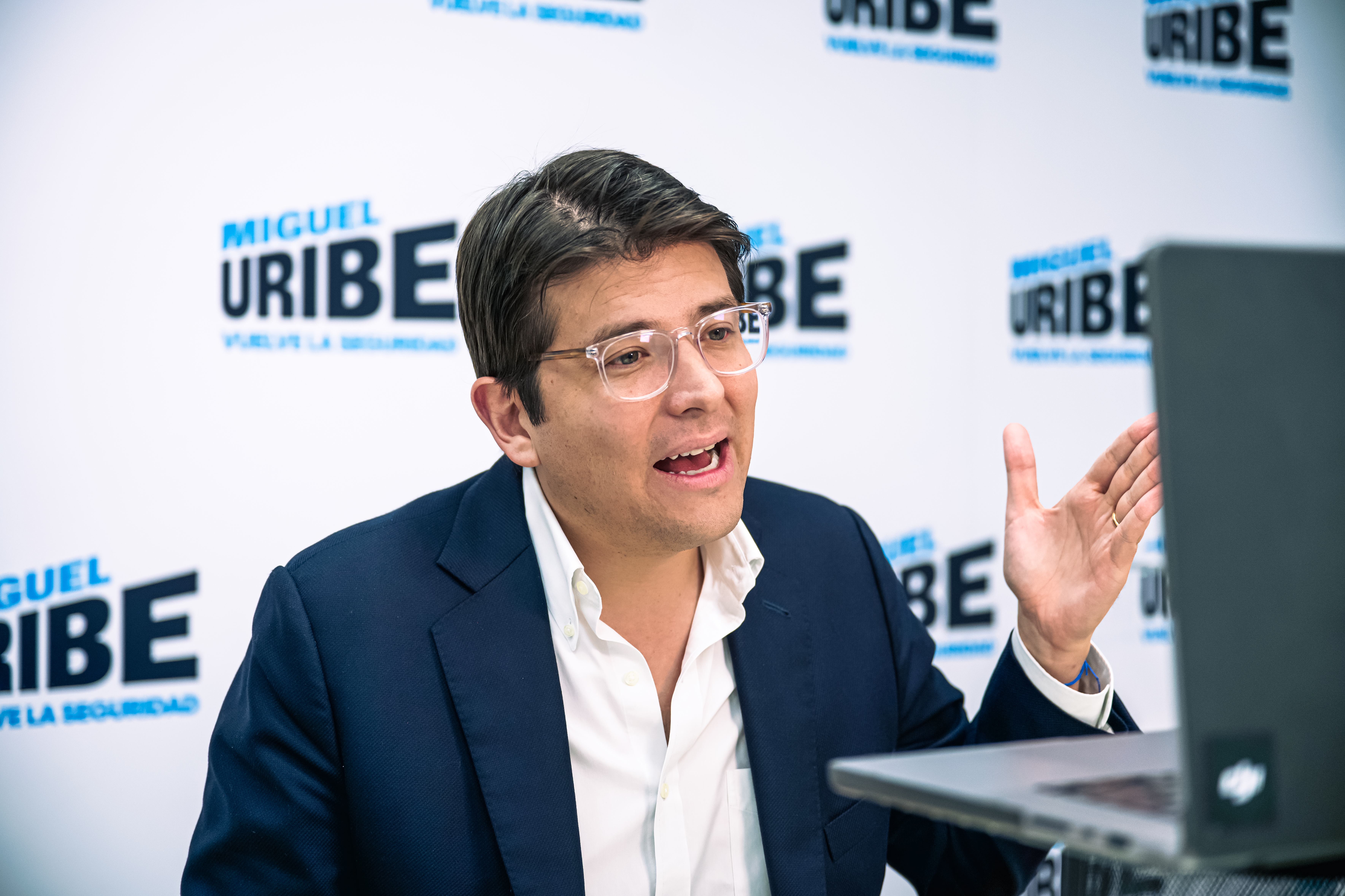 Inhumano e indolente”: así calificó Claudia López una ilustración que  cuestionó a Miguel Uribe tras puntear en encuestas - Infobae