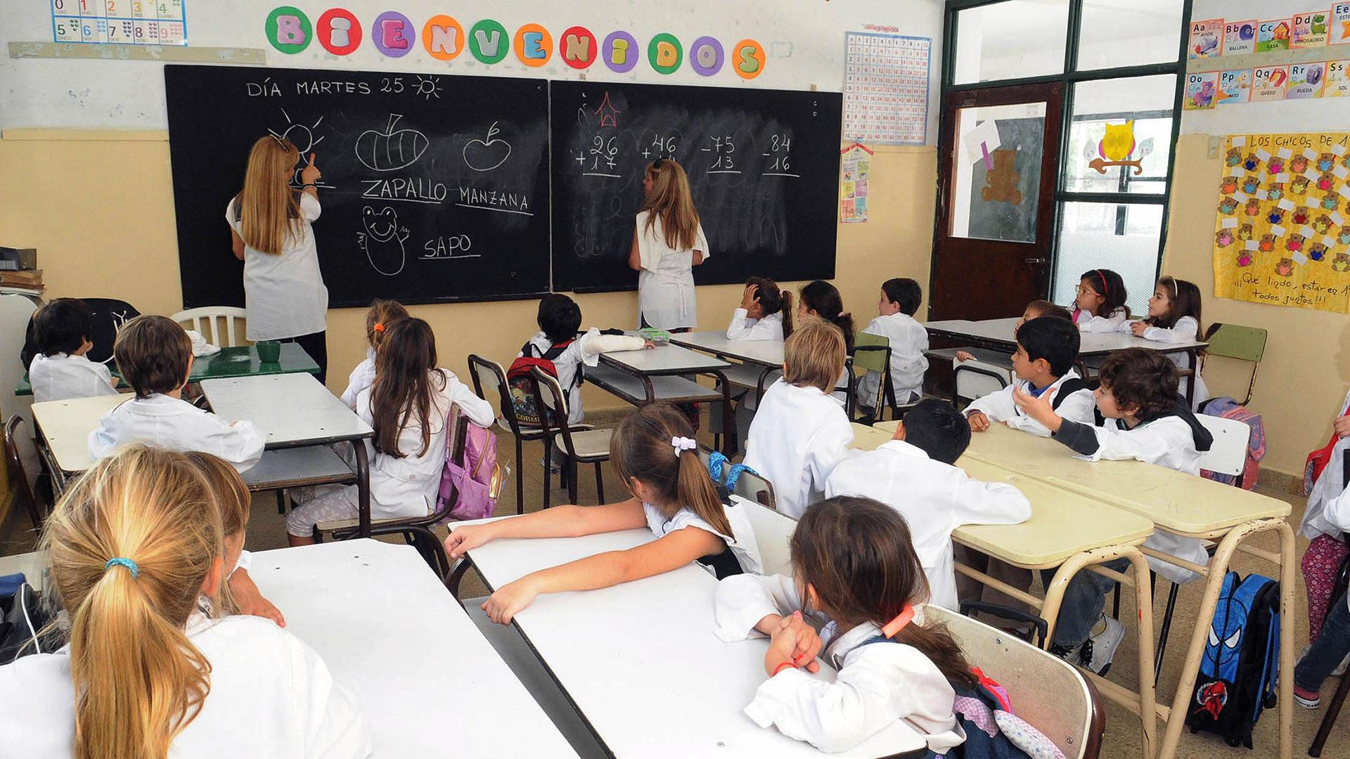 La Argentina es el país con más docentes que tienen otro trabajo por fuera de la escuela en la región