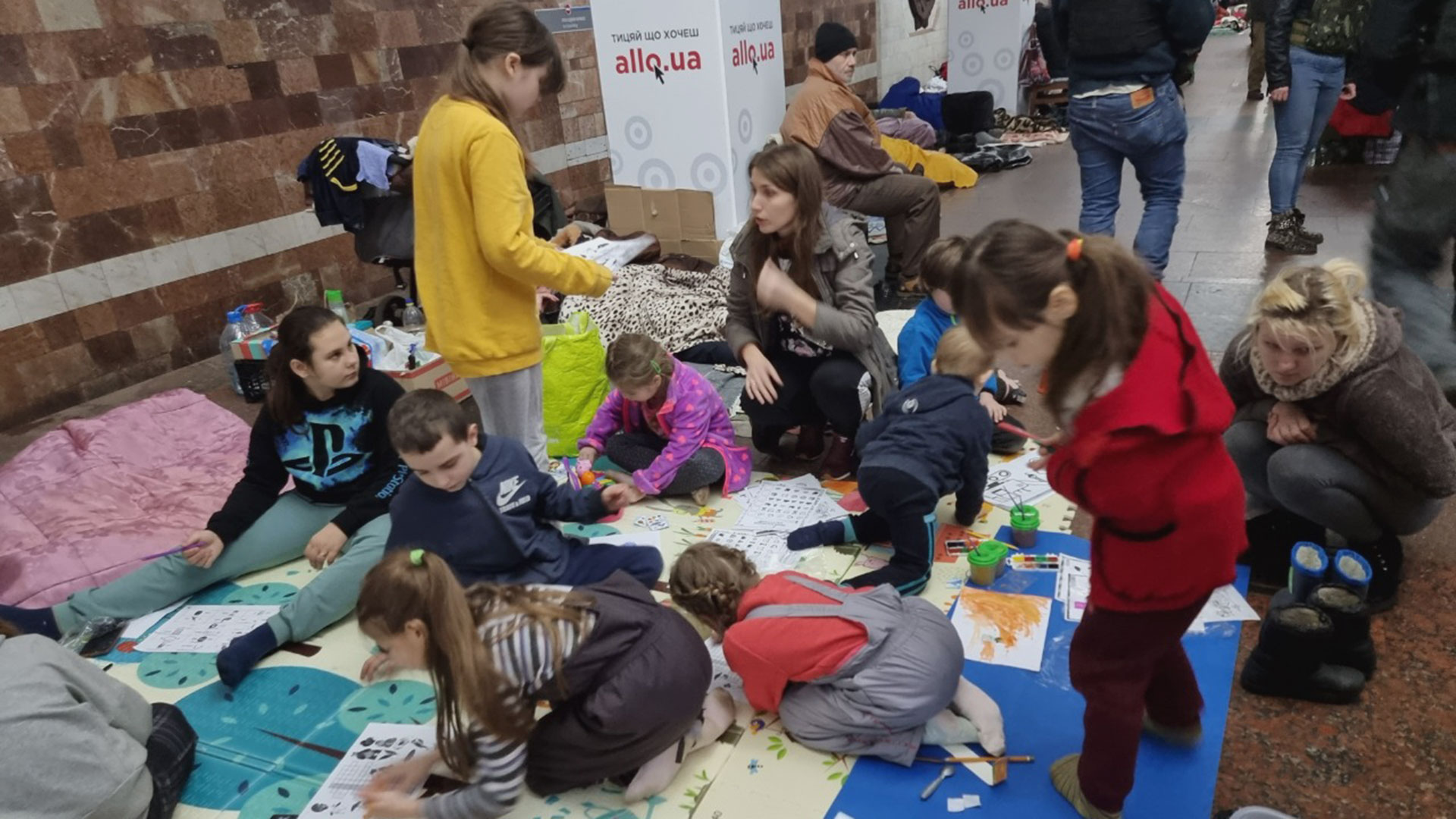 Infobae en Kharkiv: tareas escolares, juegos, bailes y hasta cumpleaños  infantiles en las estaciones de metro bajo las bombas - Infobae